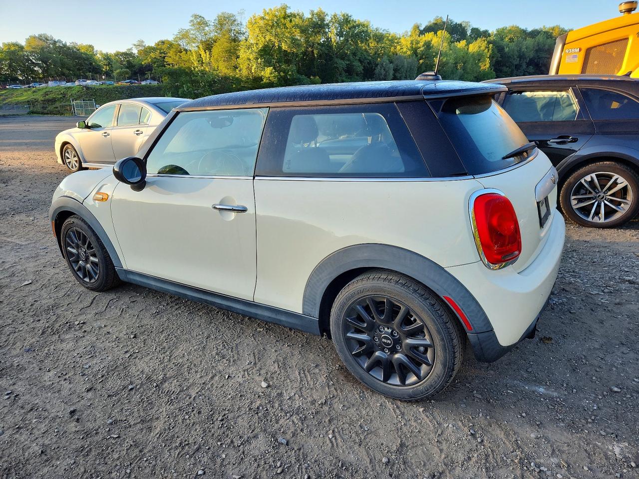 2015 Mini Cooper White vin: WMWXM5C50FT938964