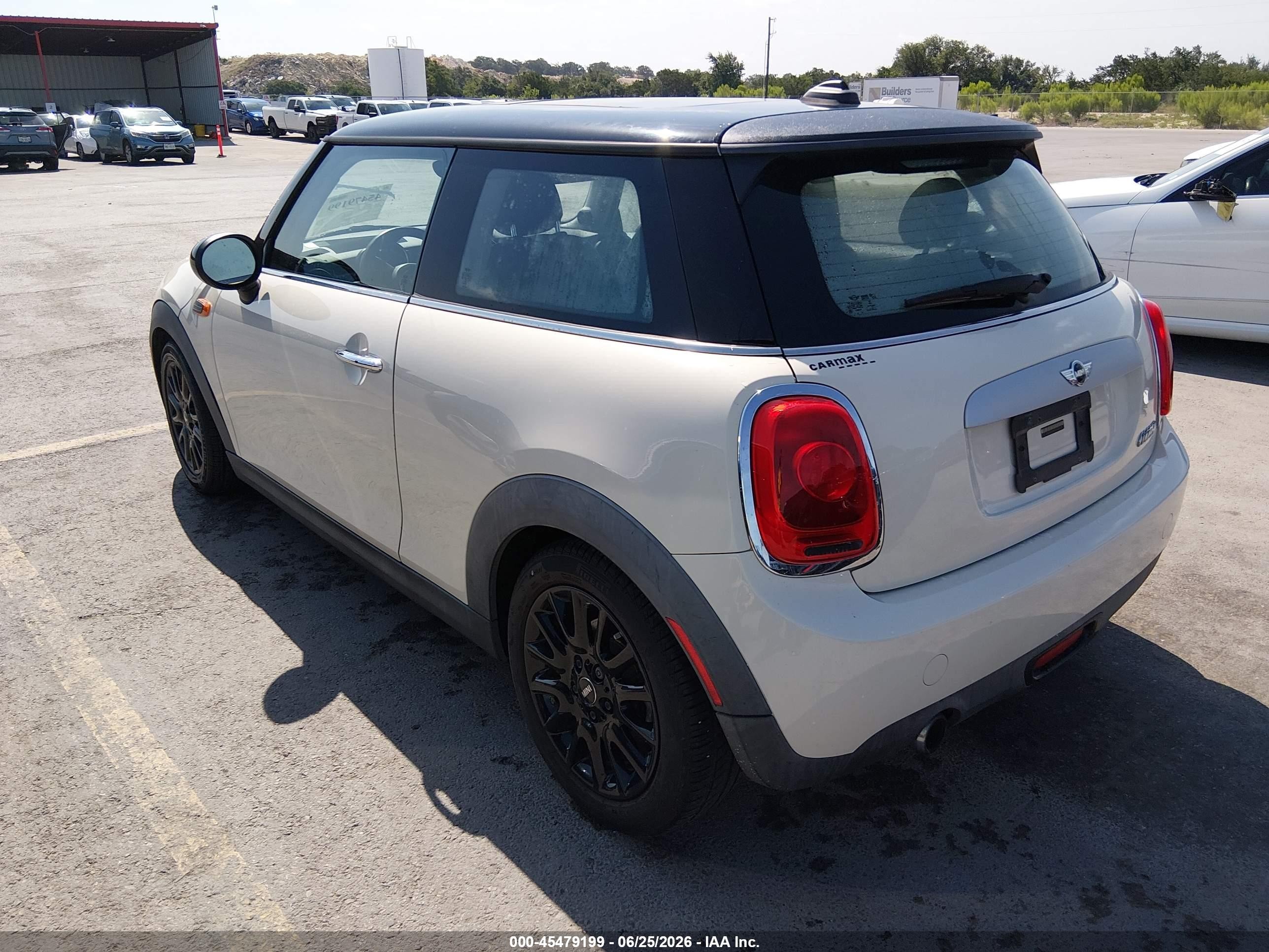 2015 Mini Hardtop Cooper White vin: WMWXM5C50FT939628