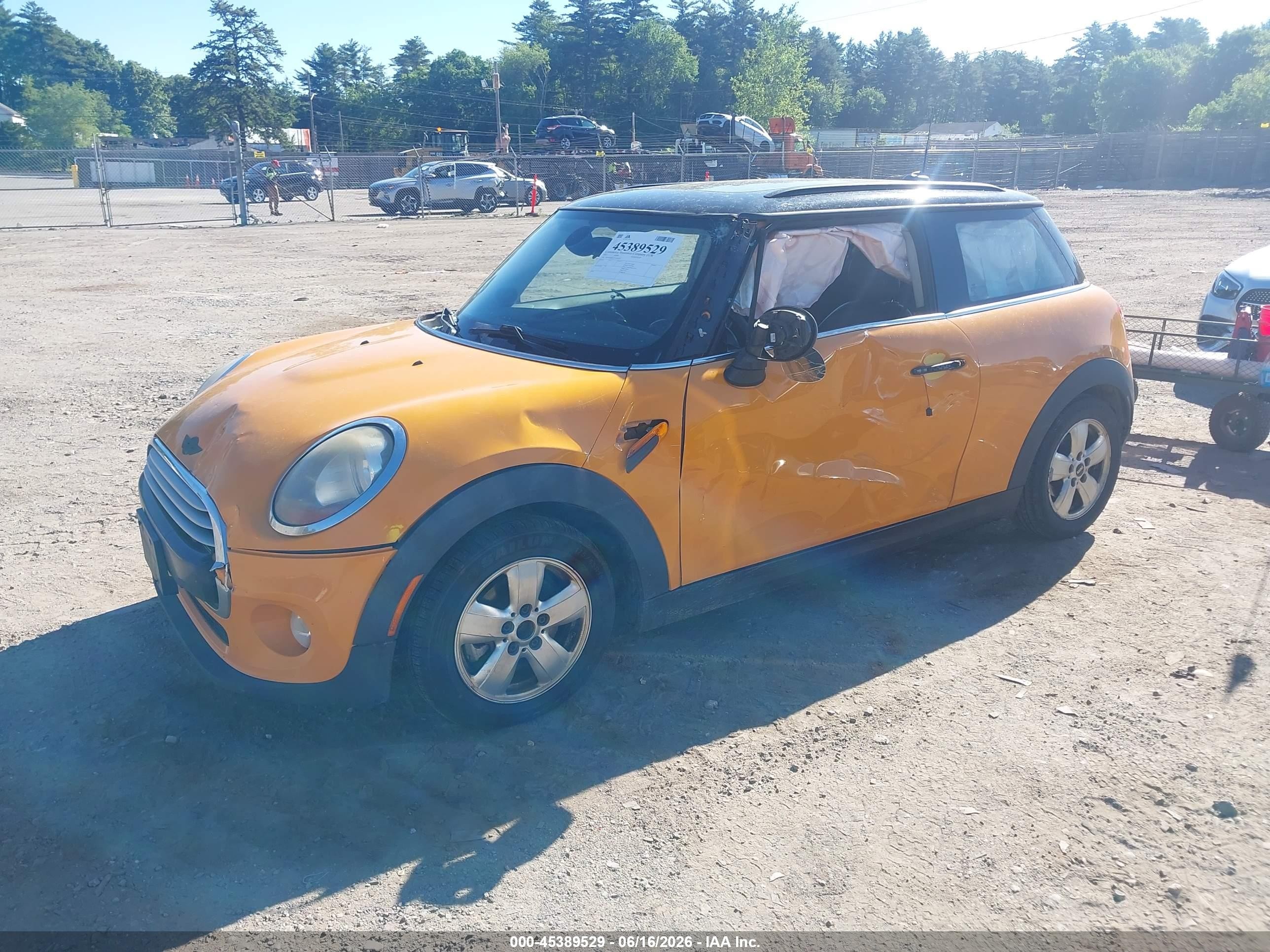 2015 Mini Hardtop Cooper Orange vin: WMWXM5C51F3A96526