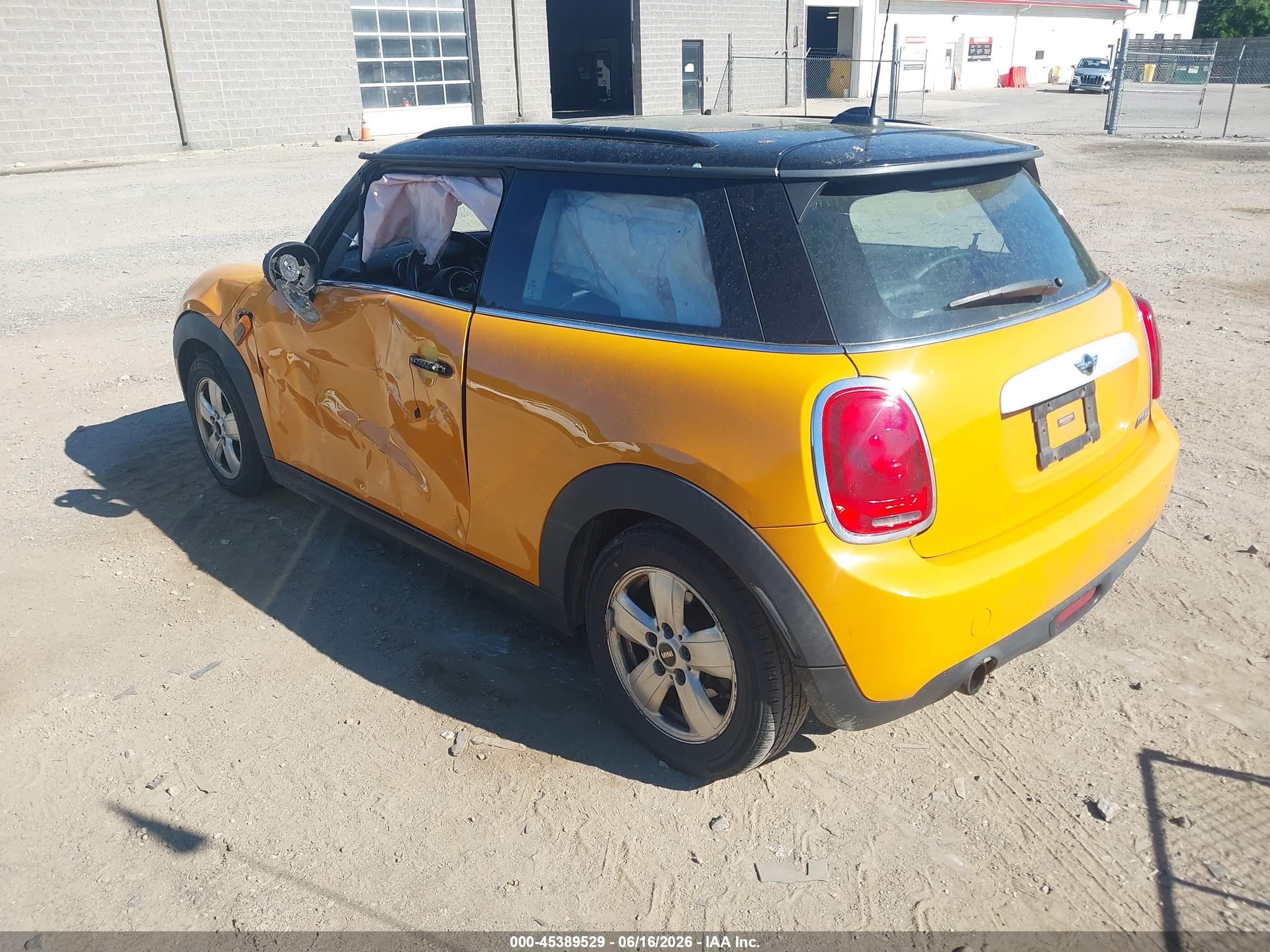 2015 Mini Hardtop Cooper Orange vin: WMWXM5C51F3A96526