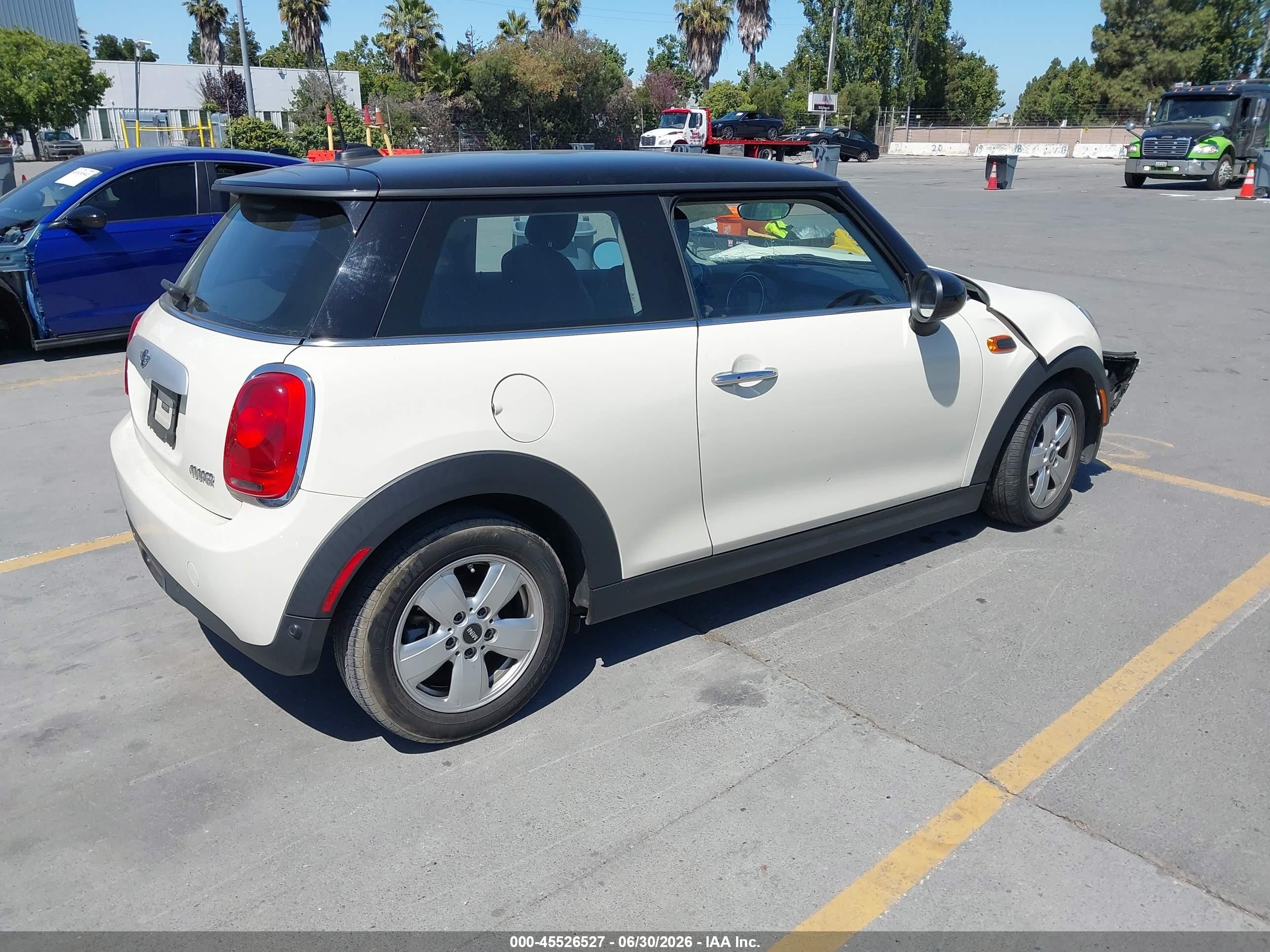 2015 Mini Hardtop Cooper Cream vin: WMWXM5C52F3A57671