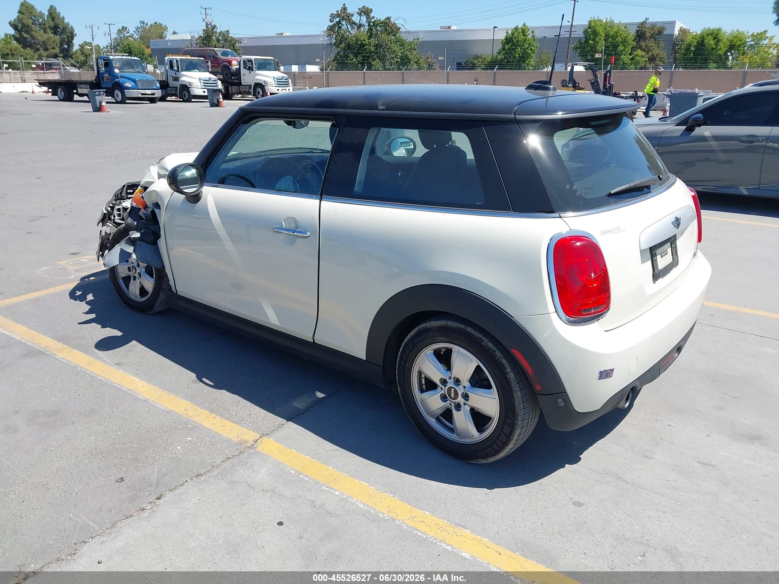2015 Mini Hardtop Cooper Cream vin: WMWXM5C52F3A57671
