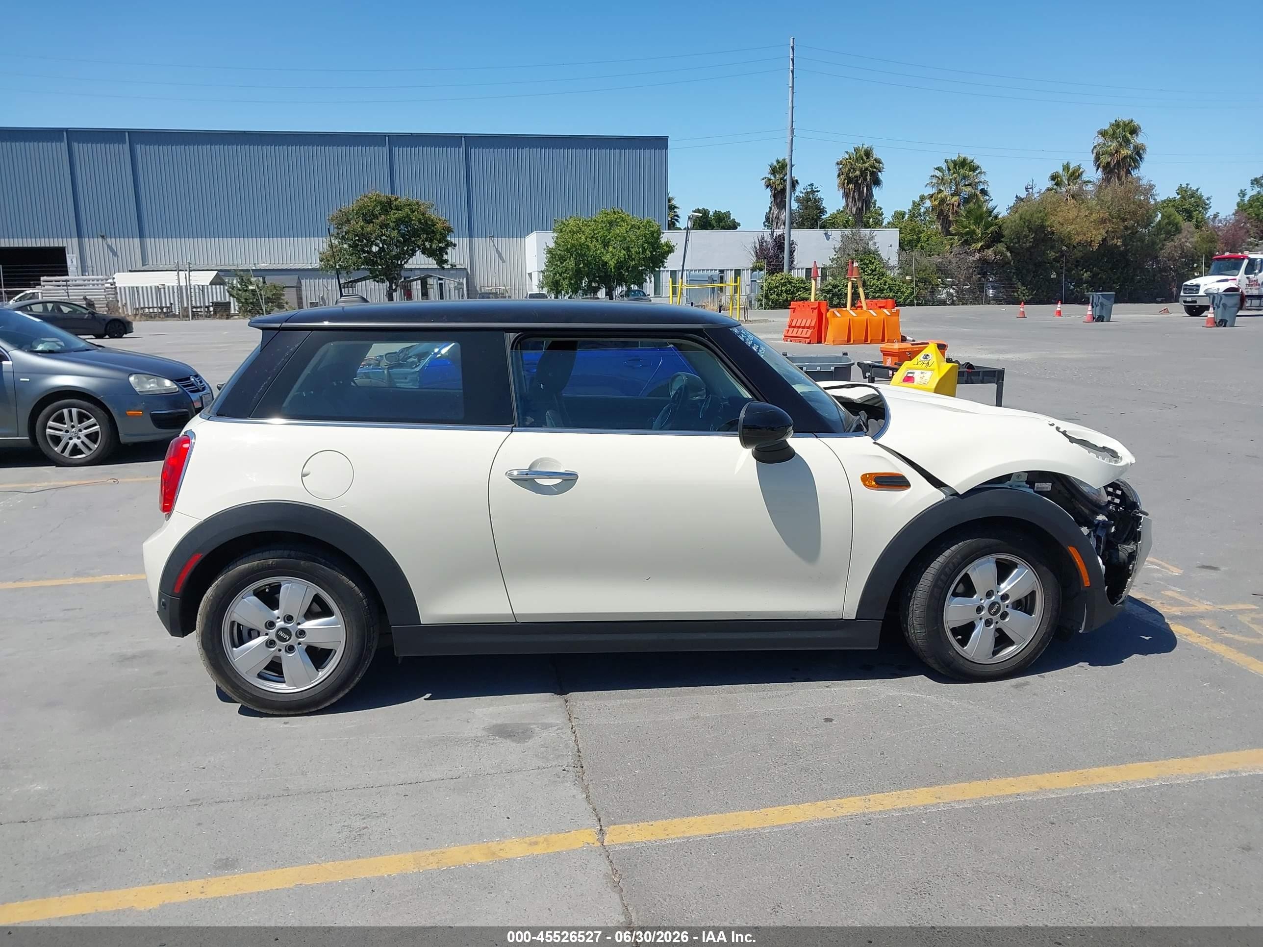 2015 Mini Hardtop Cooper Cream vin: WMWXM5C52F3A57671