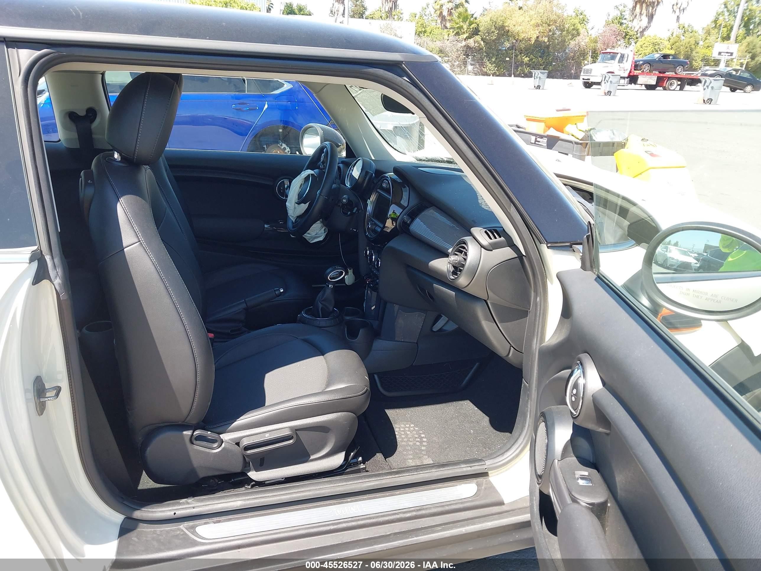 2015 Mini Hardtop Cooper Cream vin: WMWXM5C52F3A57671