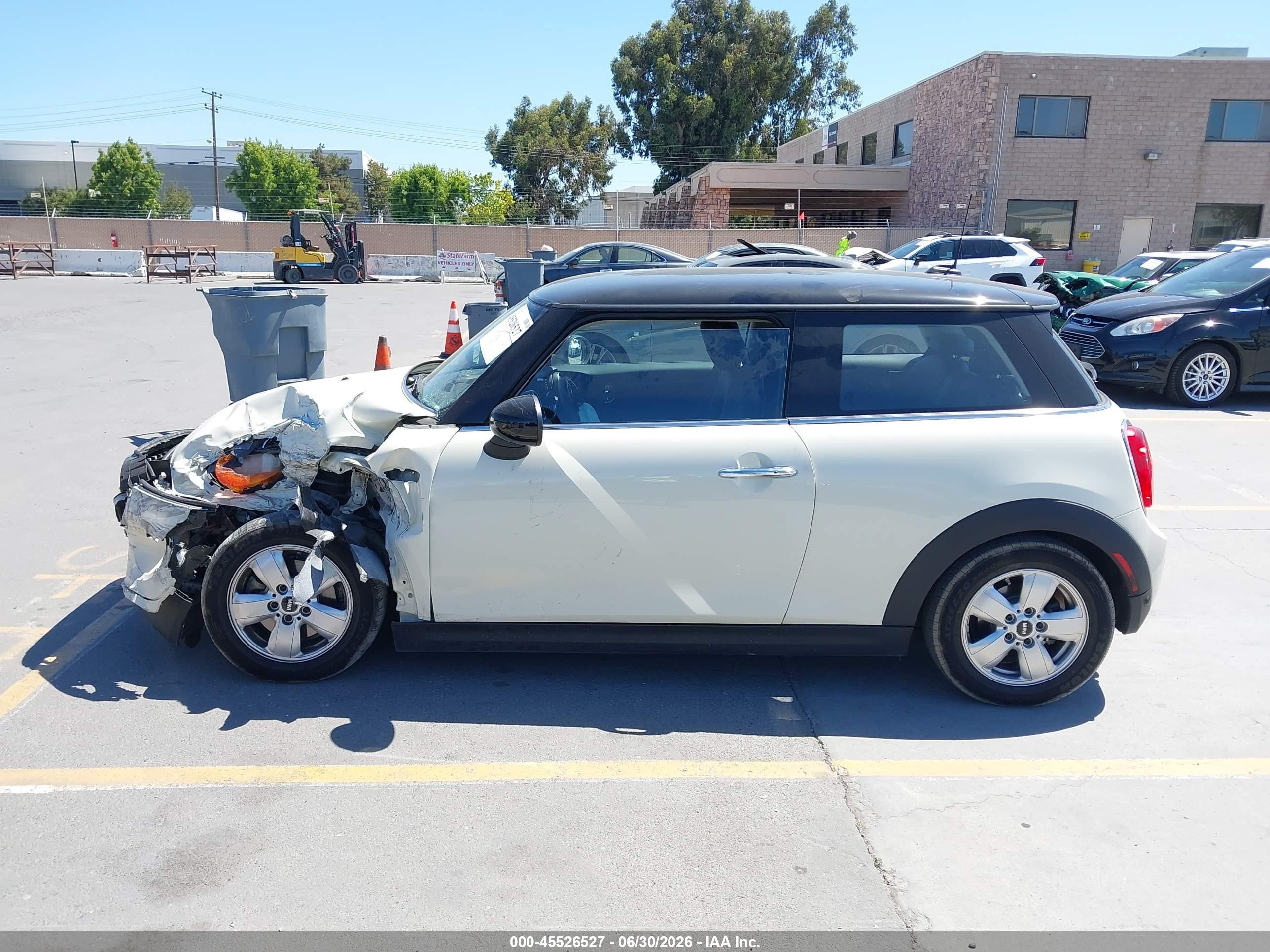 2015 Mini Hardtop Cooper Cream vin: WMWXM5C52F3A57671