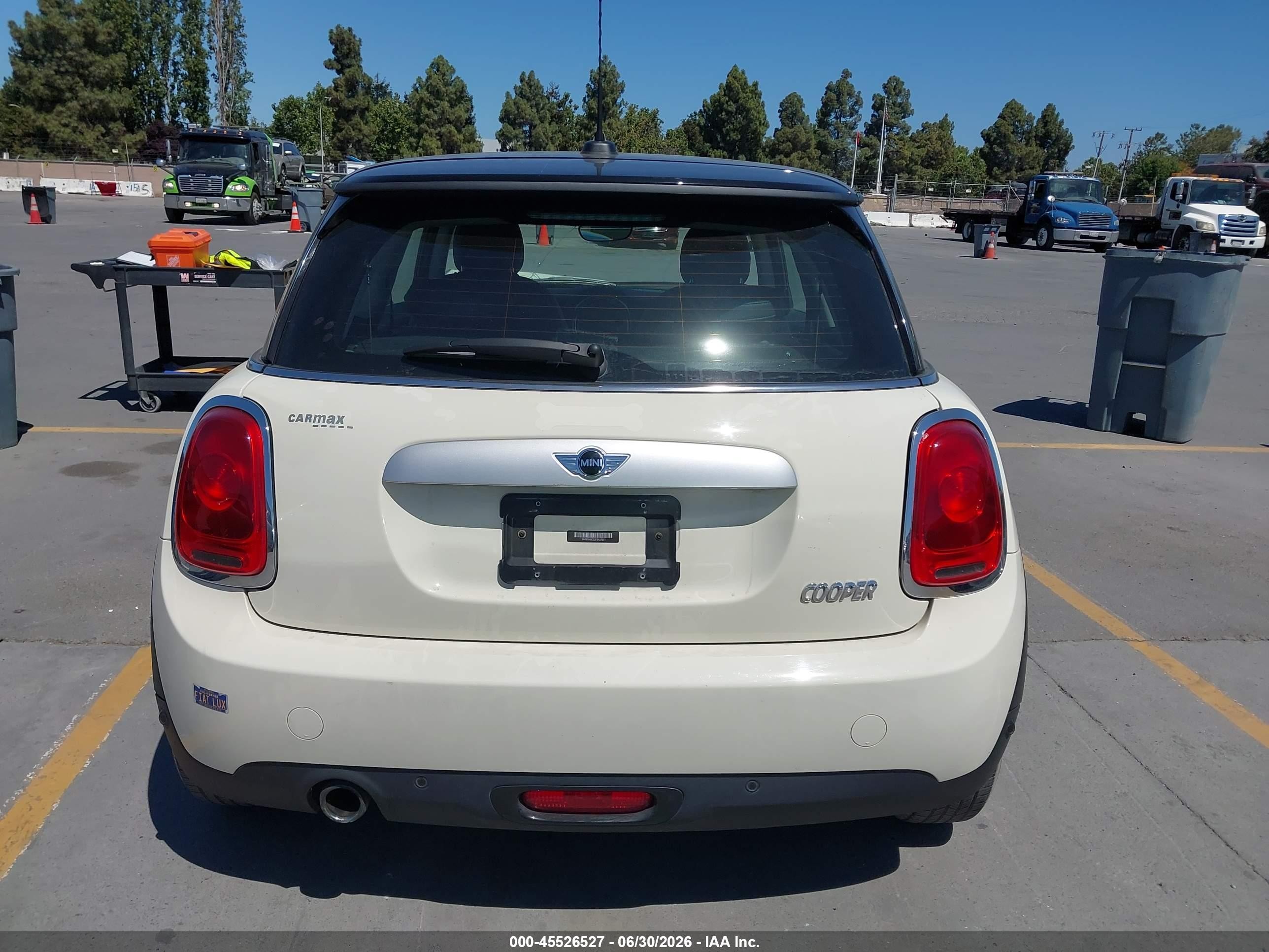 2015 Mini Hardtop Cooper Cream vin: WMWXM5C52F3A57671