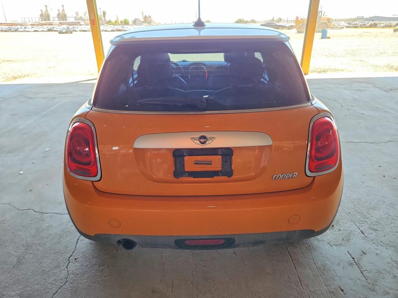 2015 Mini Cooper Orange vin: WMWXM5C52FT937895