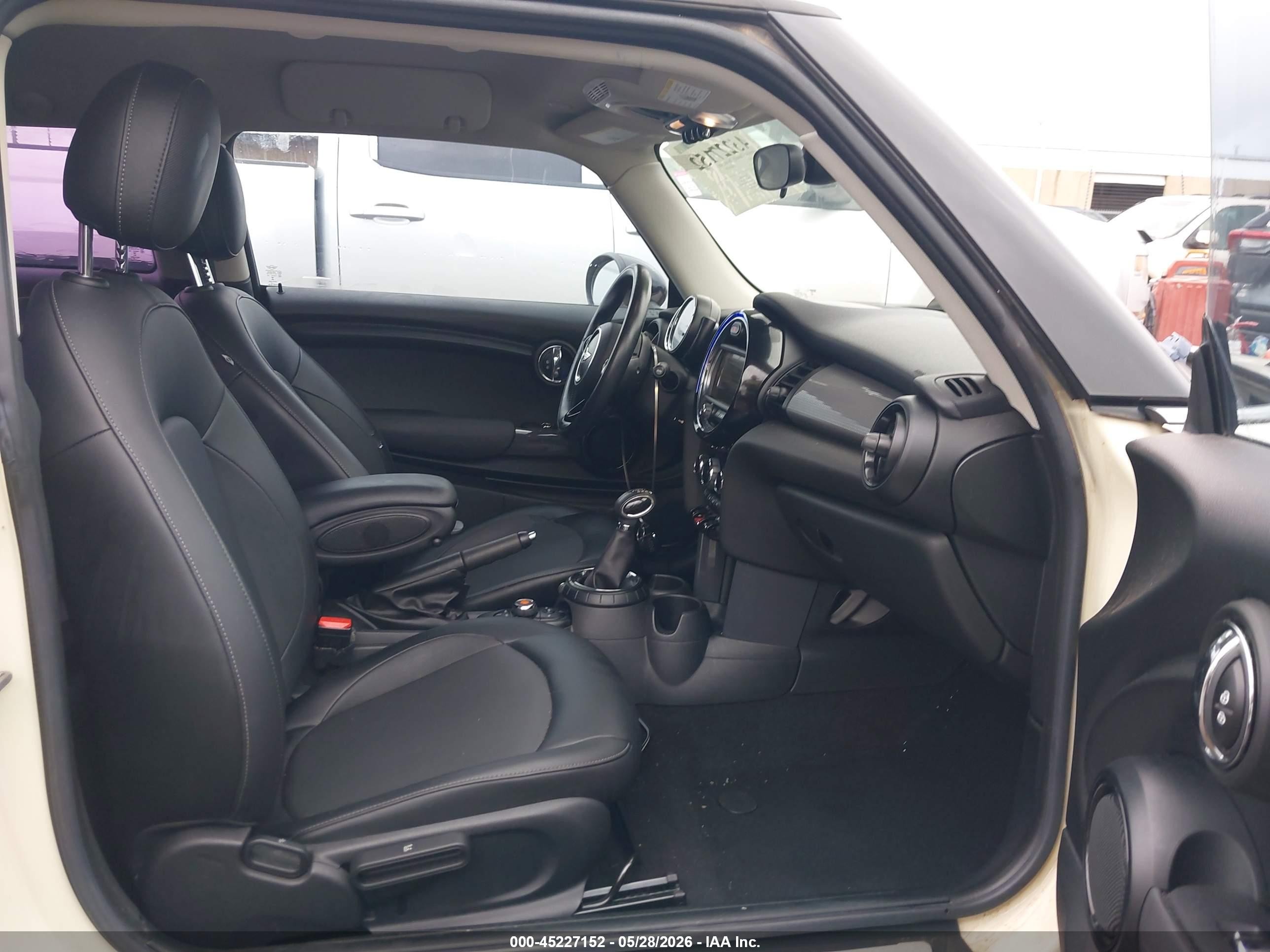 2015 Mini Hardtop Cooper Белый vin: WMWXM5C52FT939310