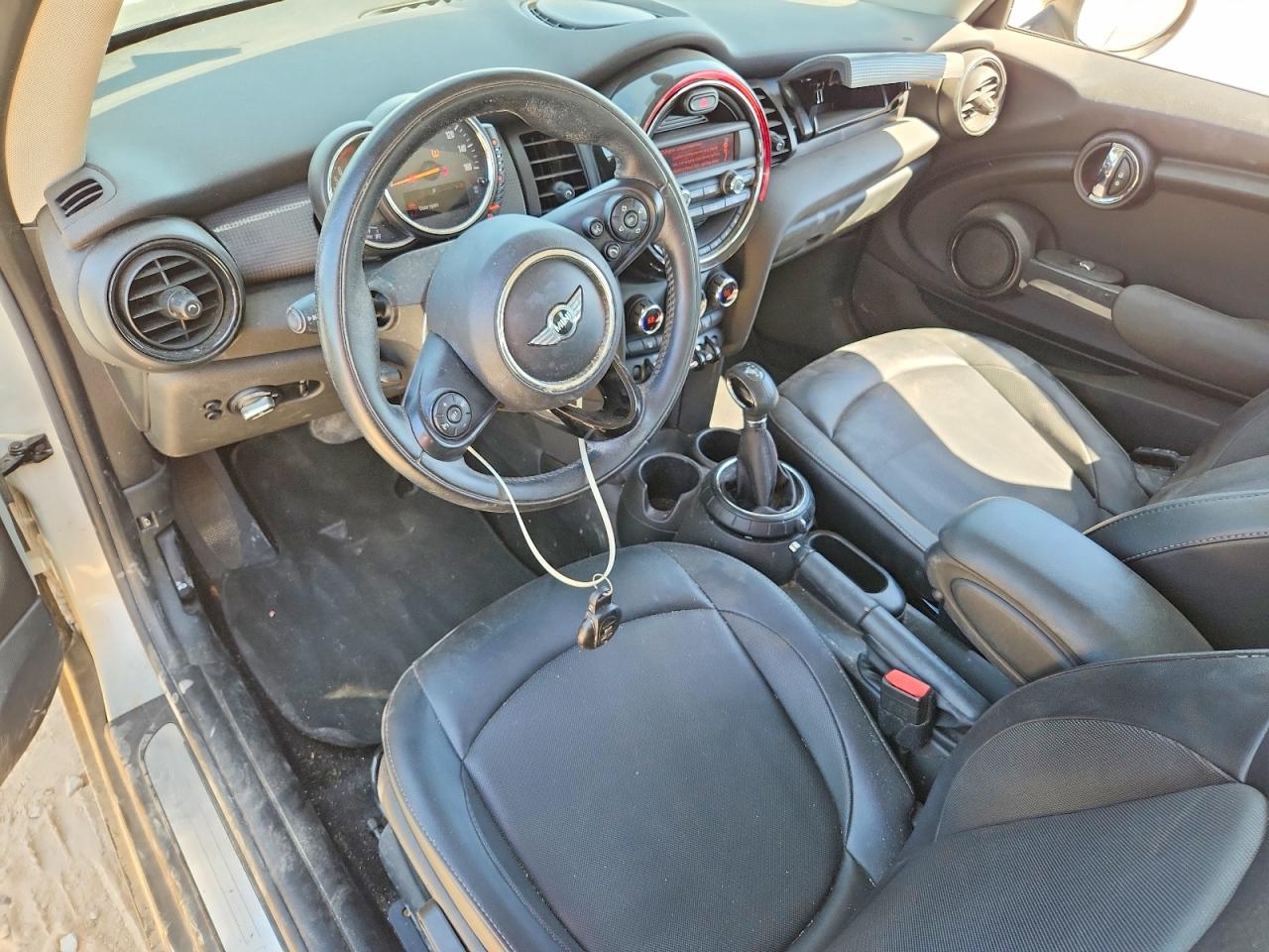 2015 Mini Cooper Silver vin: WMWXM5C52FT942028