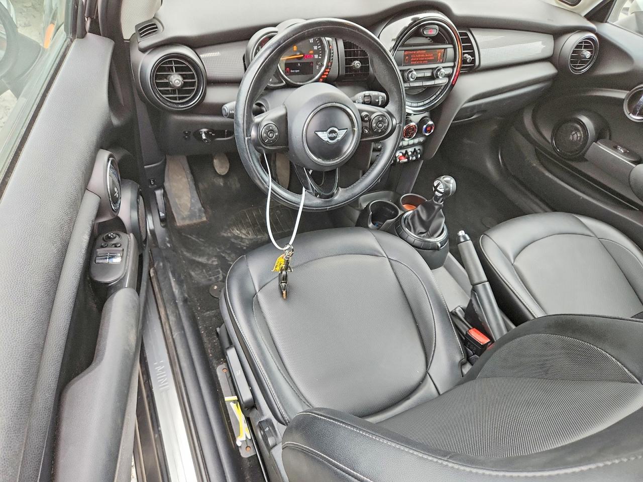2015 Mini Cooper Черный vin: WMWXM5C52FT974302