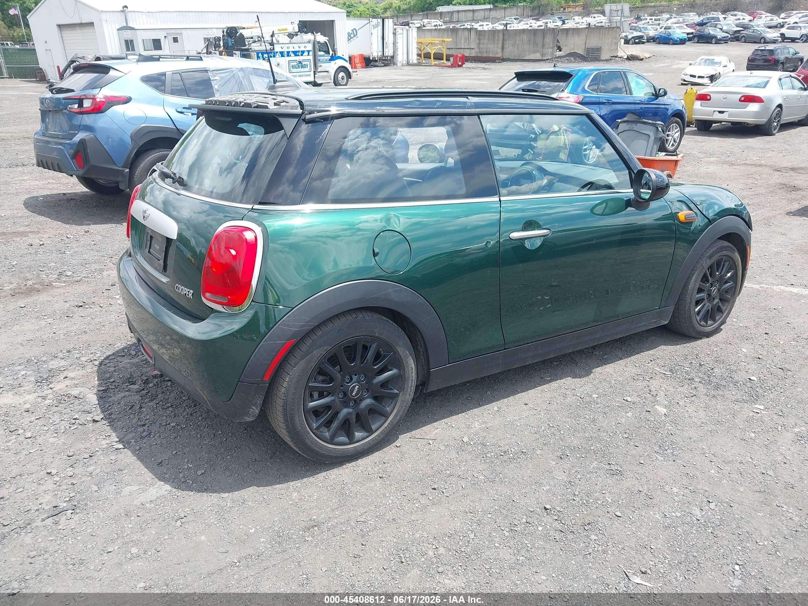 2015 Mini Hardtop Cooper Green vin: WMWXM5C53F3A58358