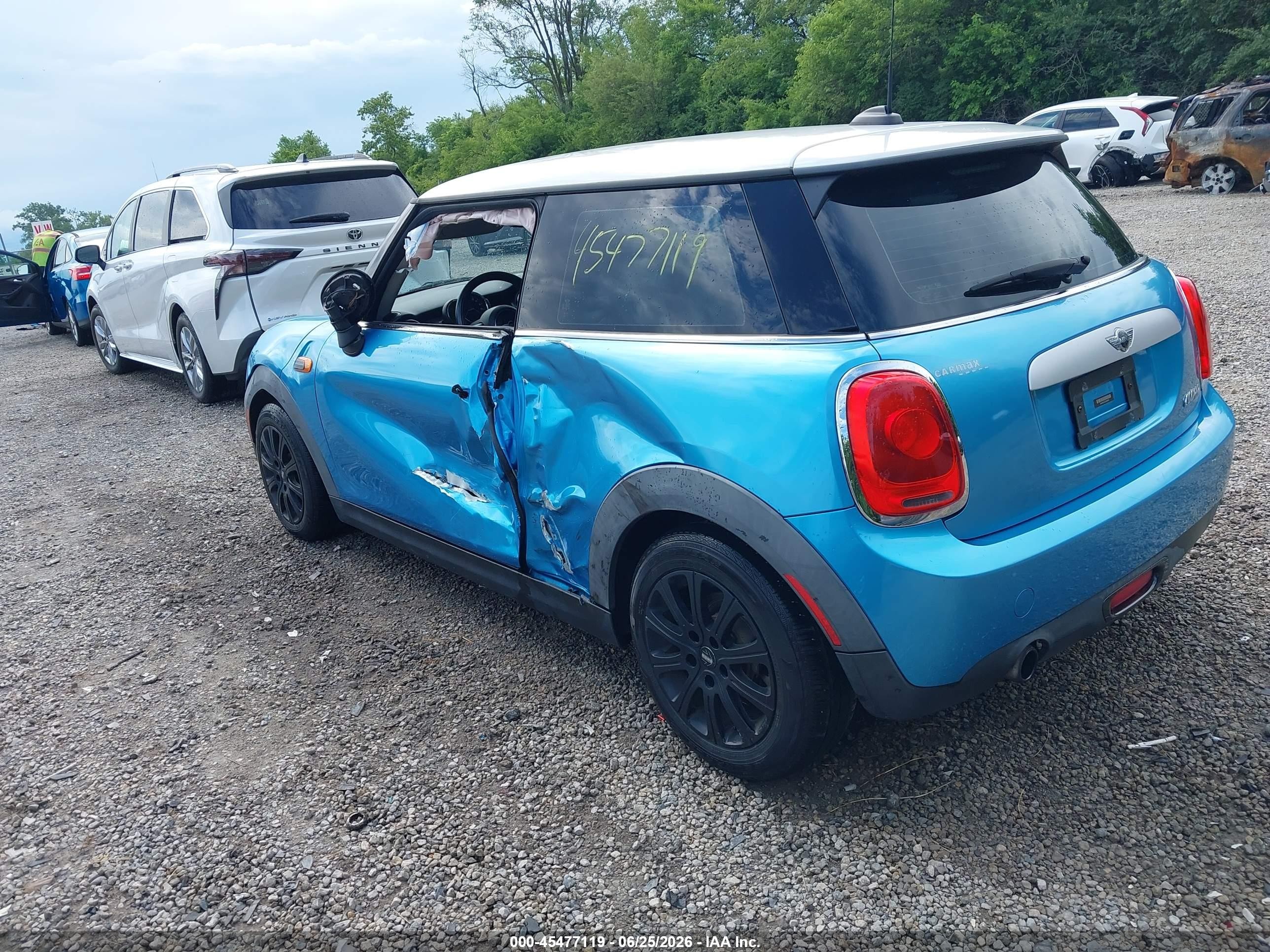 2015 Mini Hardtop Cooper Blue vin: WMWXM5C53F3A60949
