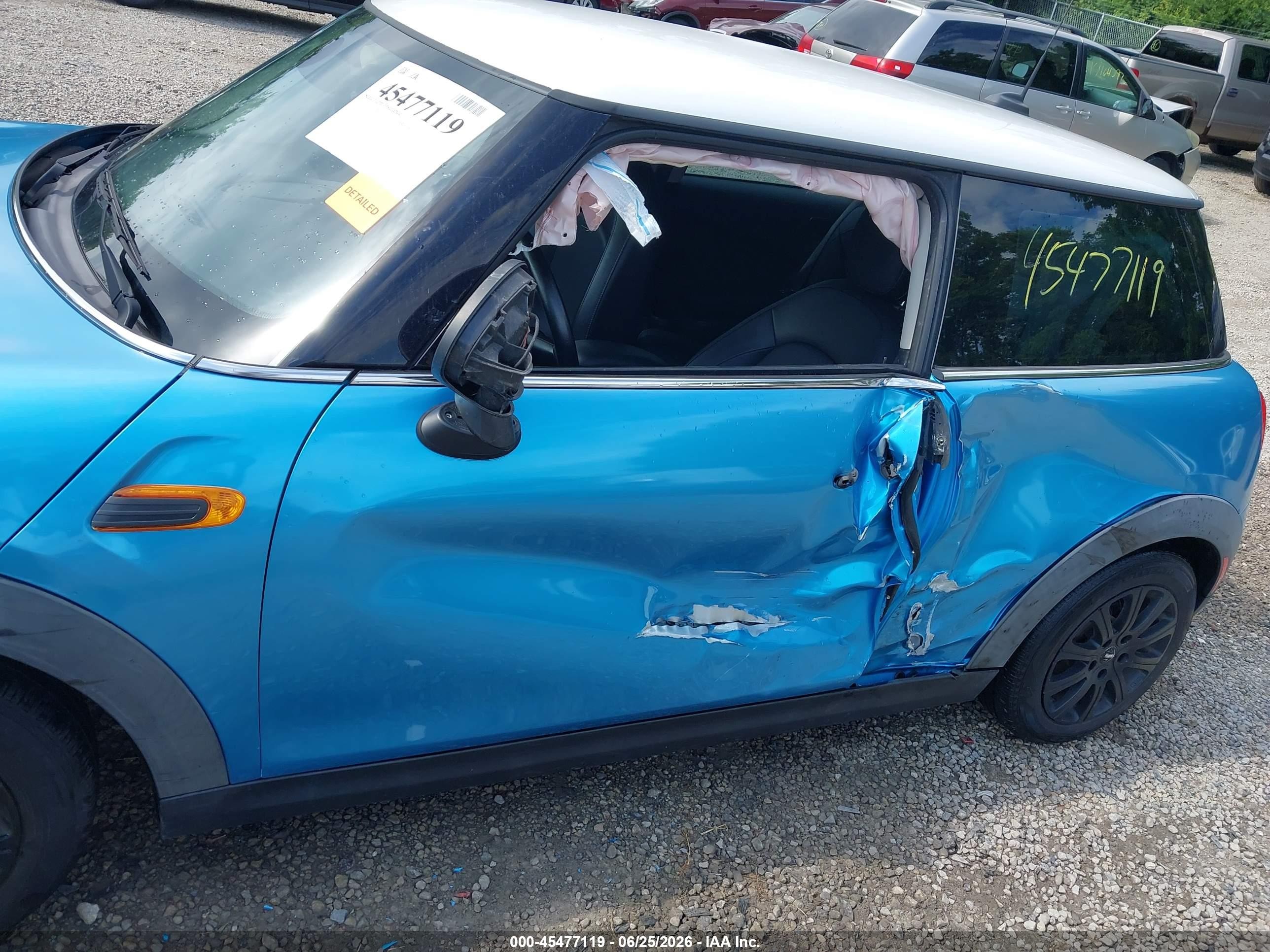 2015 Mini Hardtop Cooper Blue vin: WMWXM5C53F3A60949