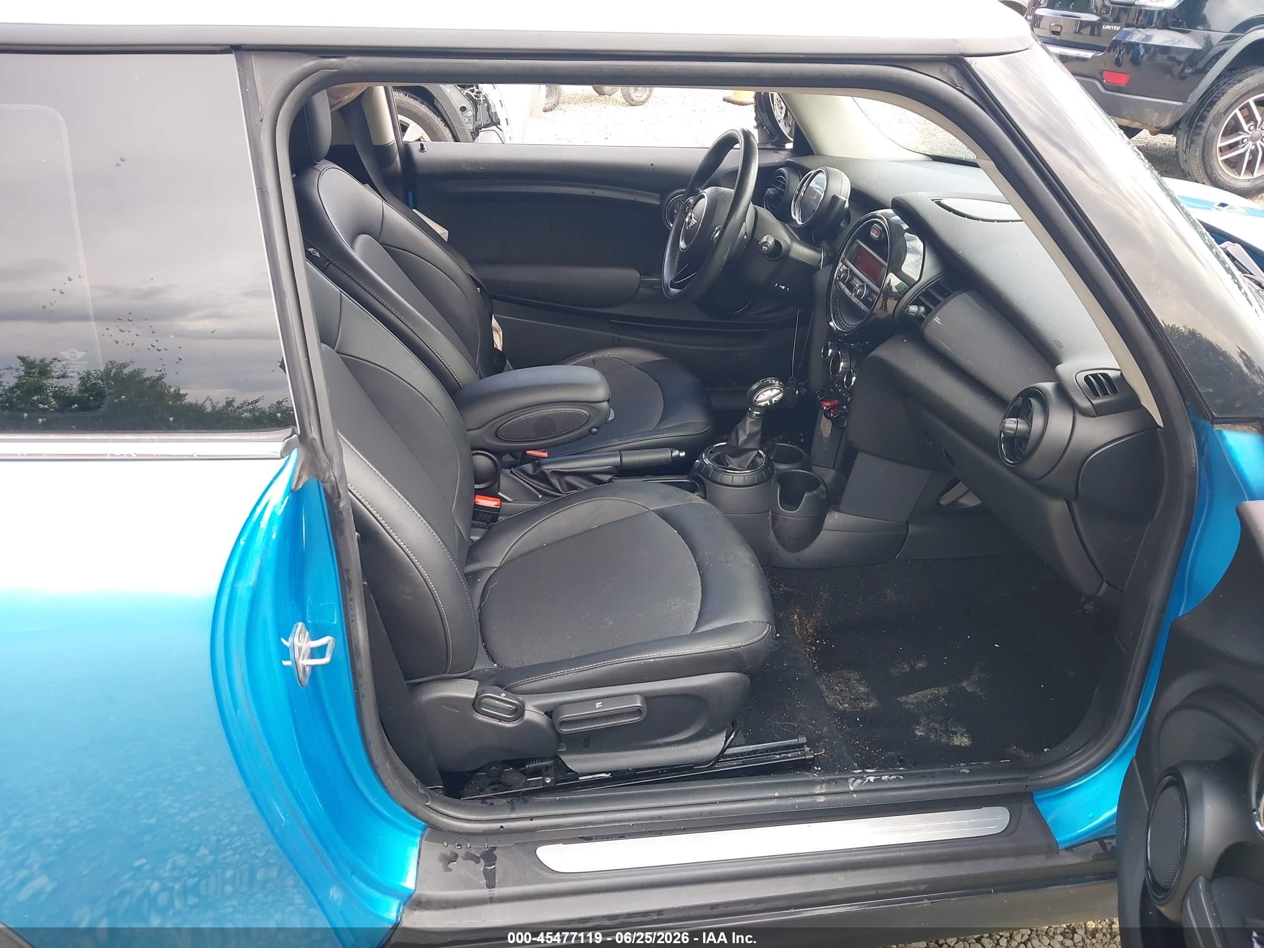 2015 Mini Hardtop Cooper Blue vin: WMWXM5C53F3A60949