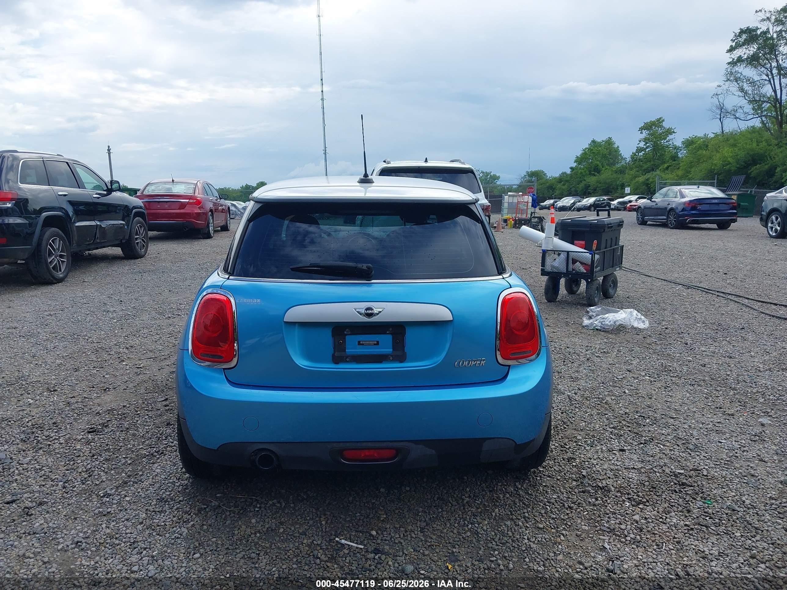 2015 Mini Hardtop Cooper Blue vin: WMWXM5C53F3A60949