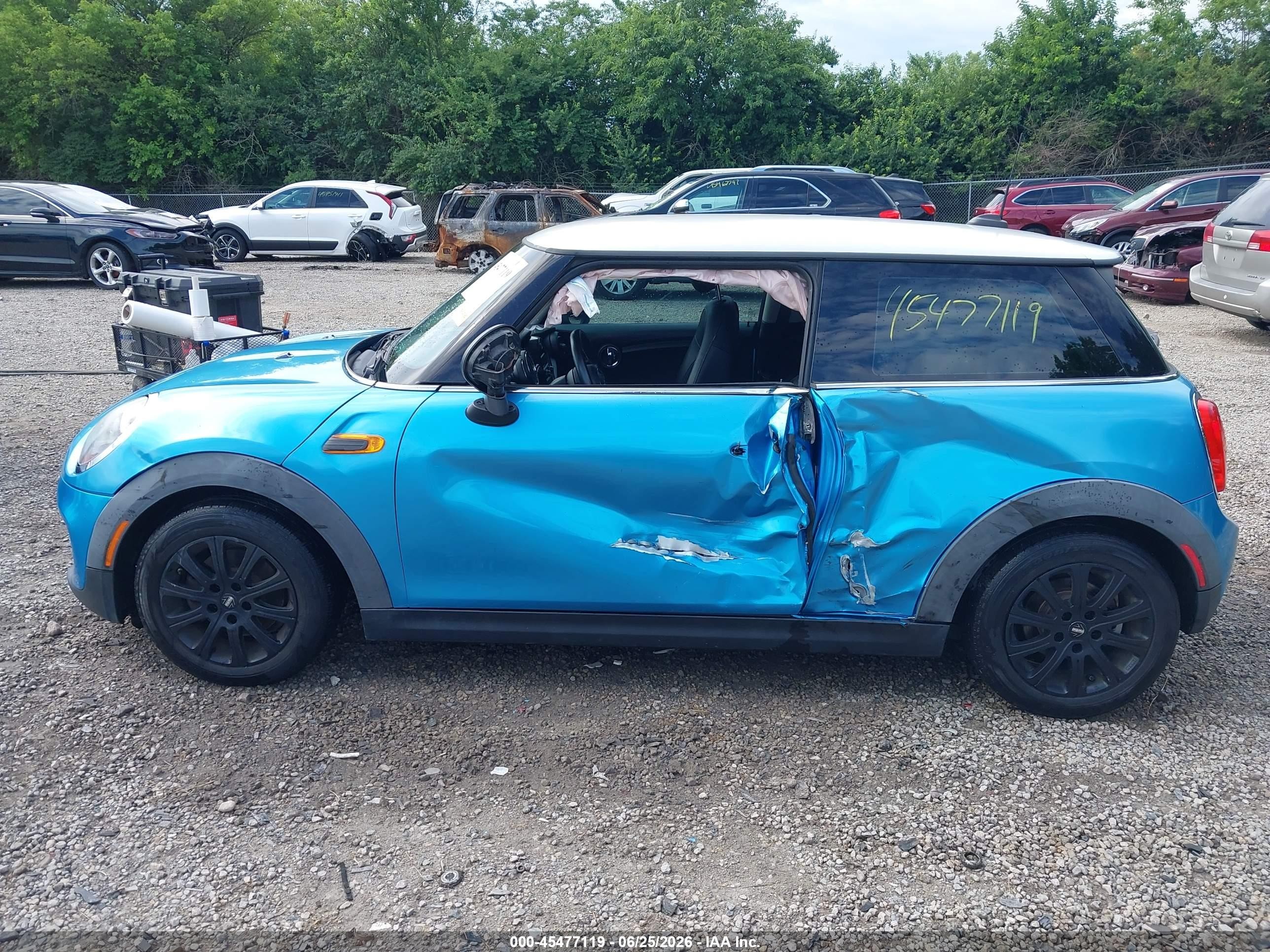 2015 Mini Hardtop Cooper Blue vin: WMWXM5C53F3A60949