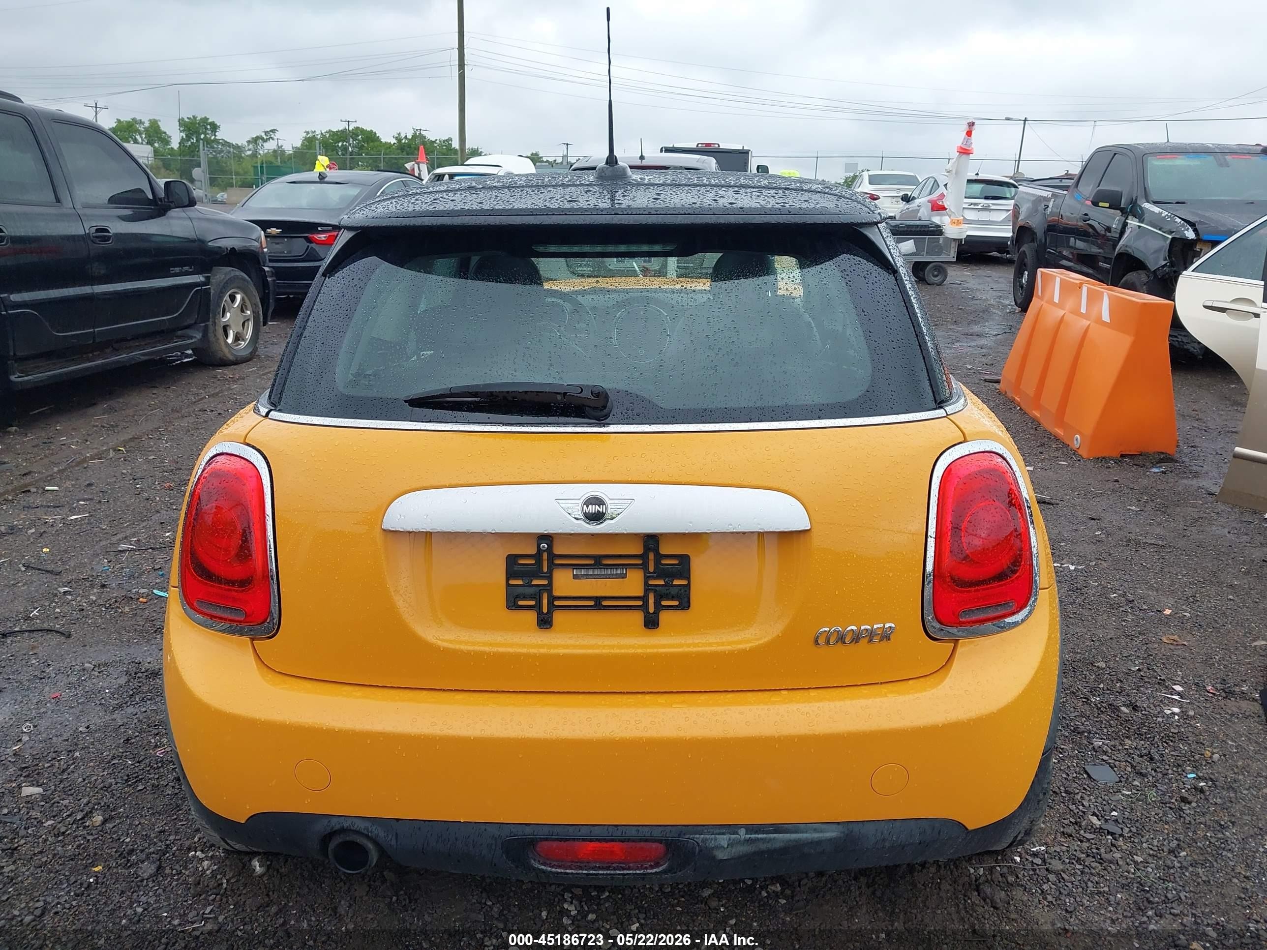 2014 Mini Hardtop Cooper Yellow vin: WMWXM5C54ET972565
