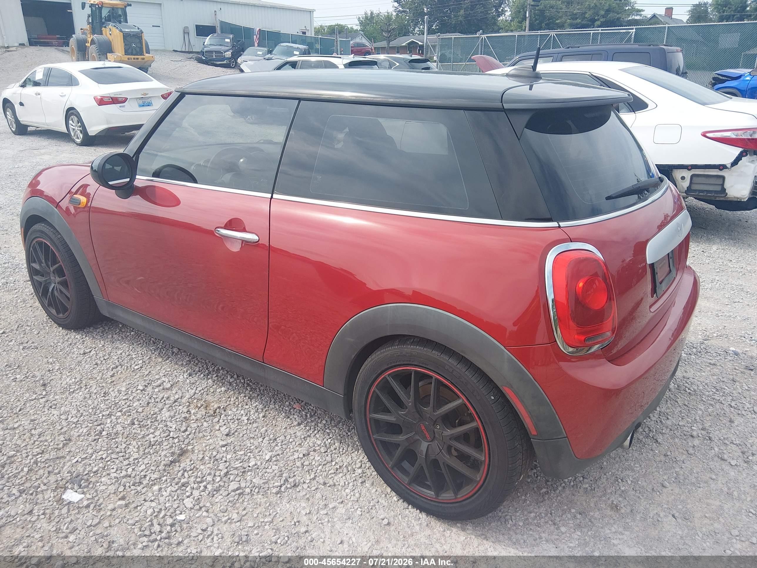 2015 Mini Hardtop Cooper Burgundy vin: WMWXM5C54FT942578