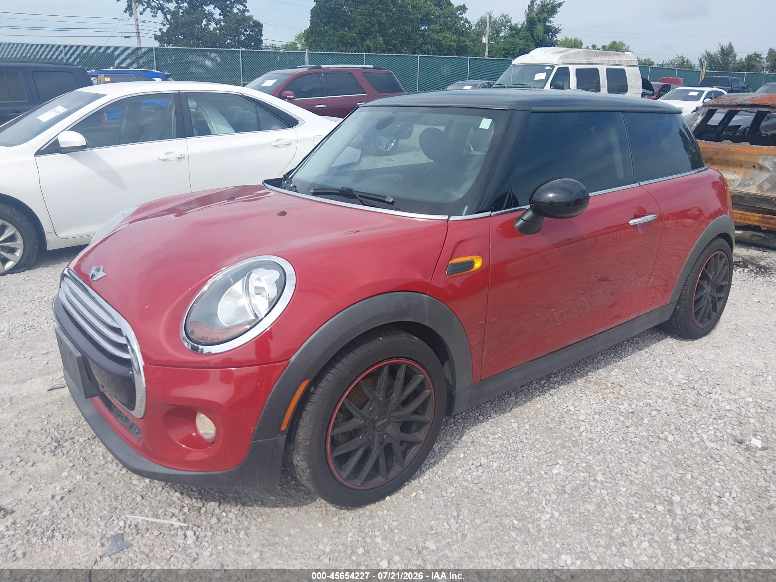 2015 Mini Hardtop Cooper Burgundy vin: WMWXM5C54FT942578