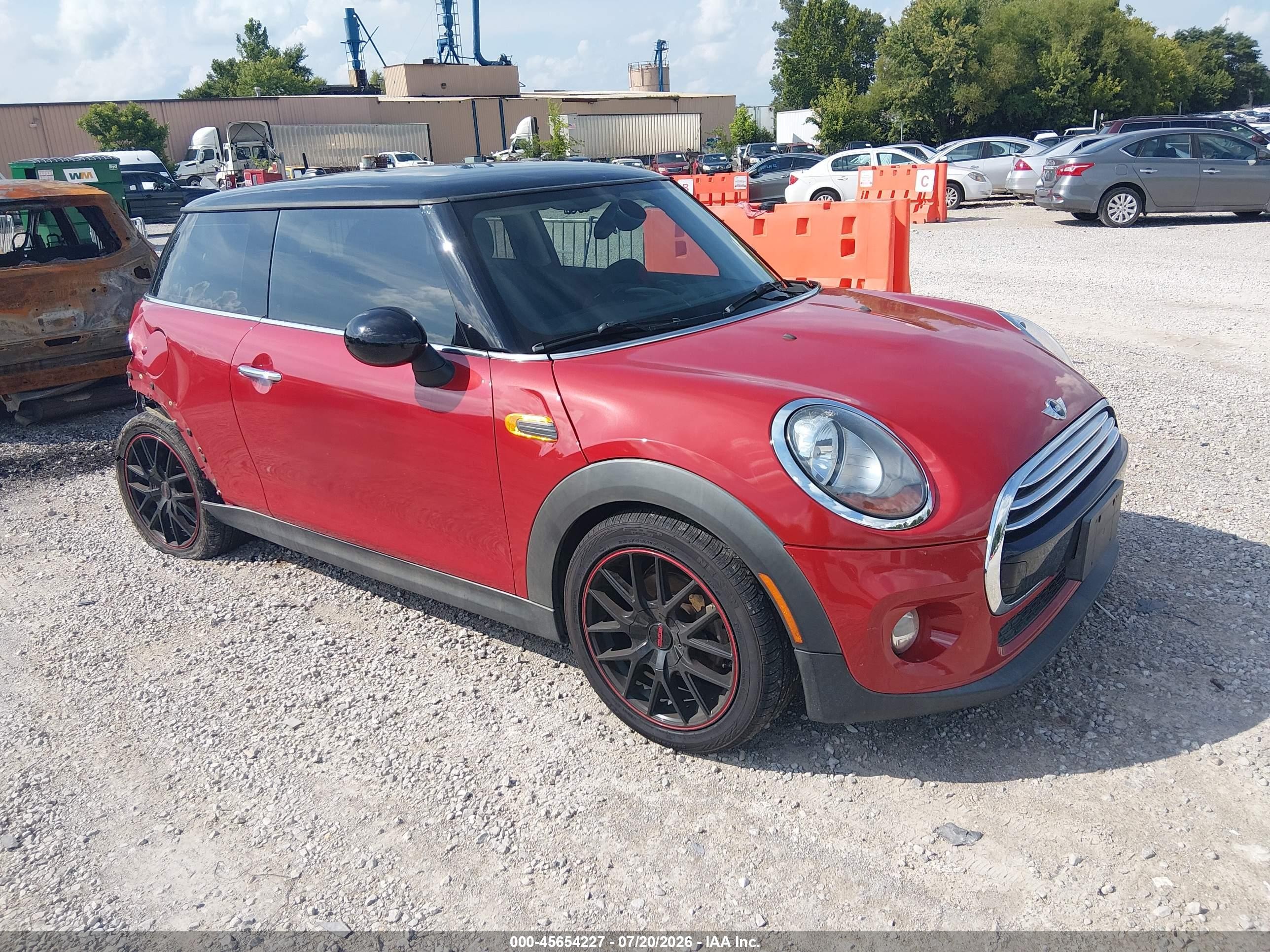 2015 Mini Hardtop Cooper Burgundy vin: WMWXM5C54FT942578