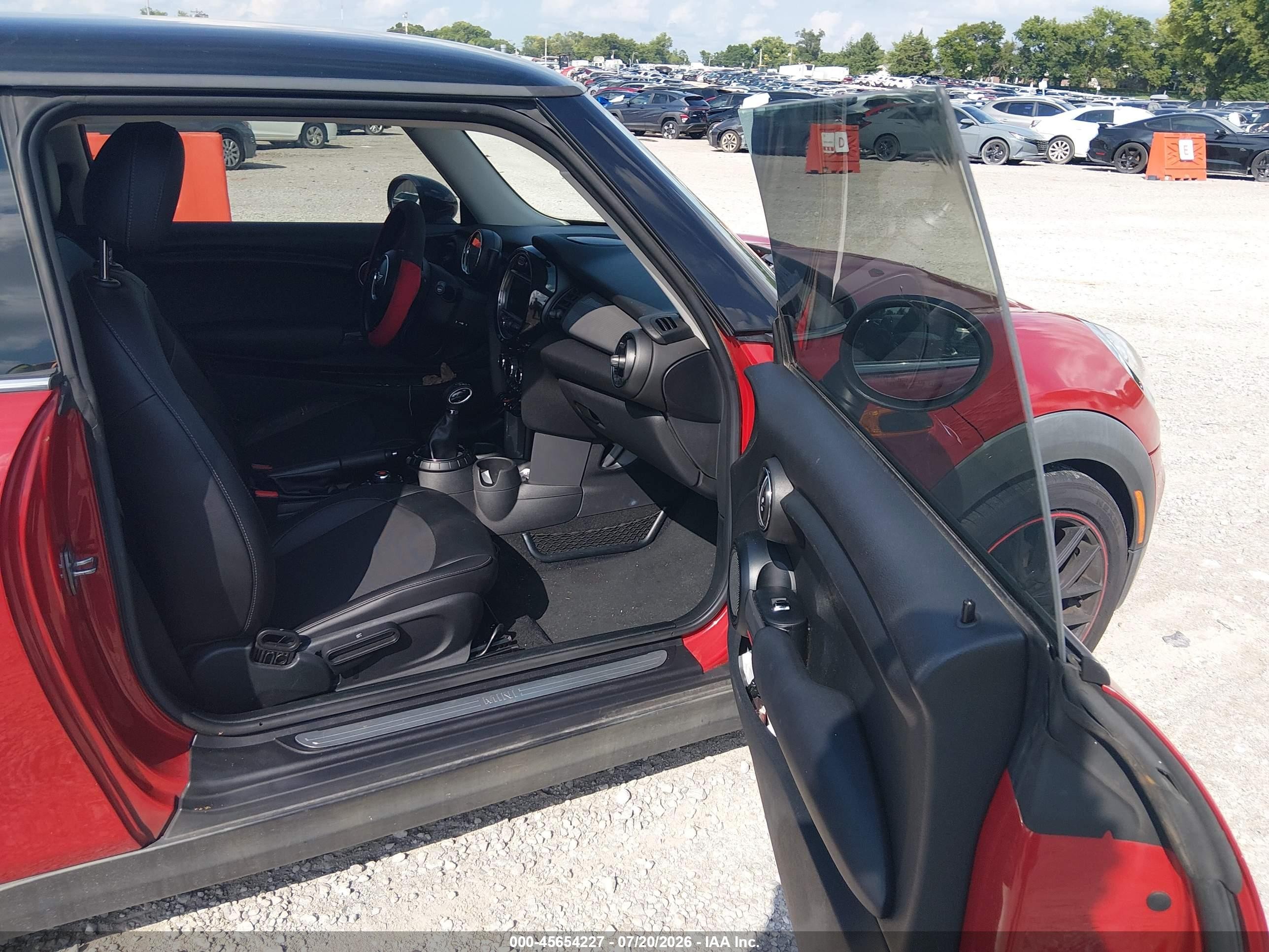 2015 Mini Hardtop Cooper Burgundy vin: WMWXM5C54FT942578