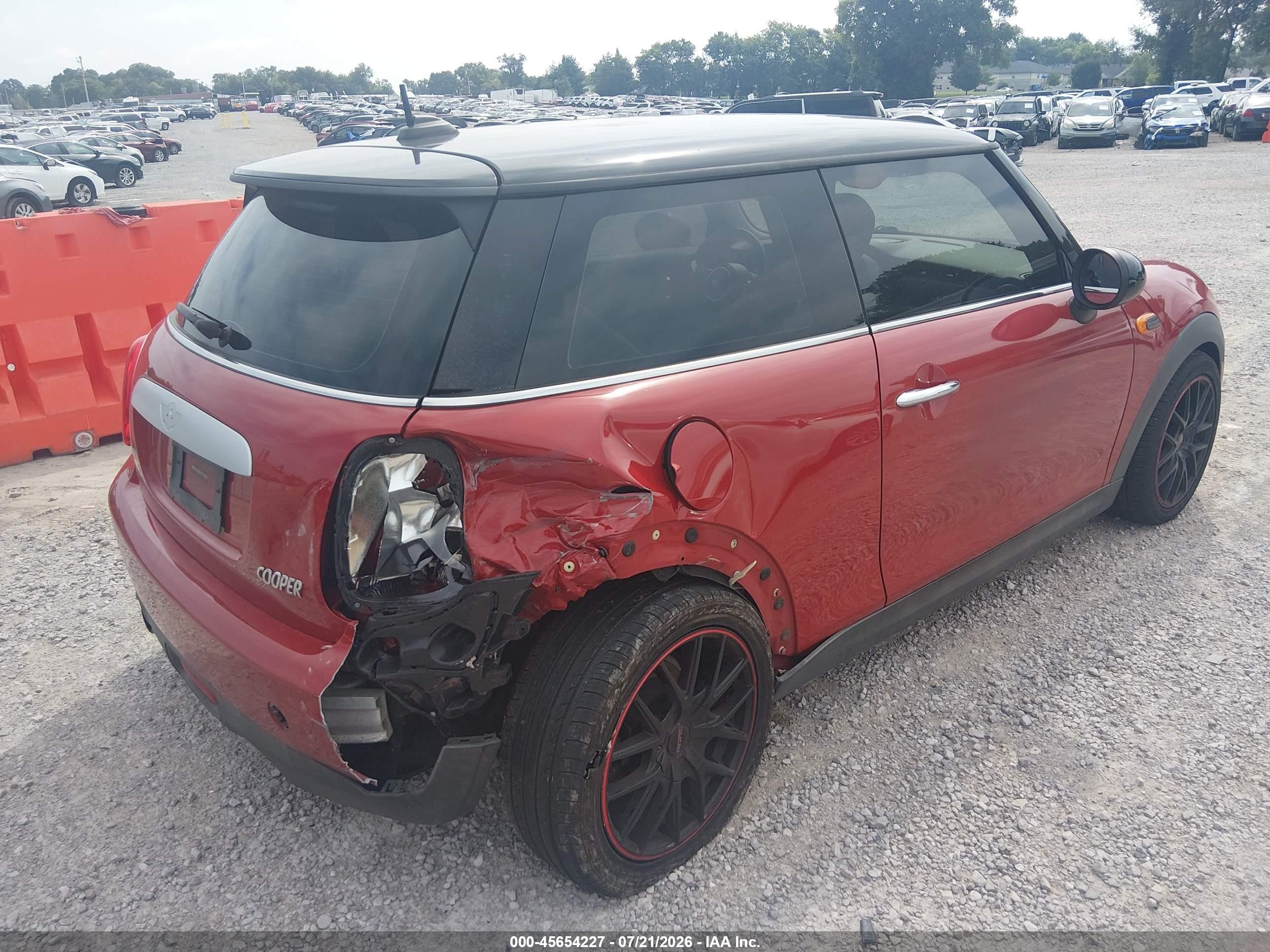 2015 Mini Hardtop Cooper Burgundy vin: WMWXM5C54FT942578