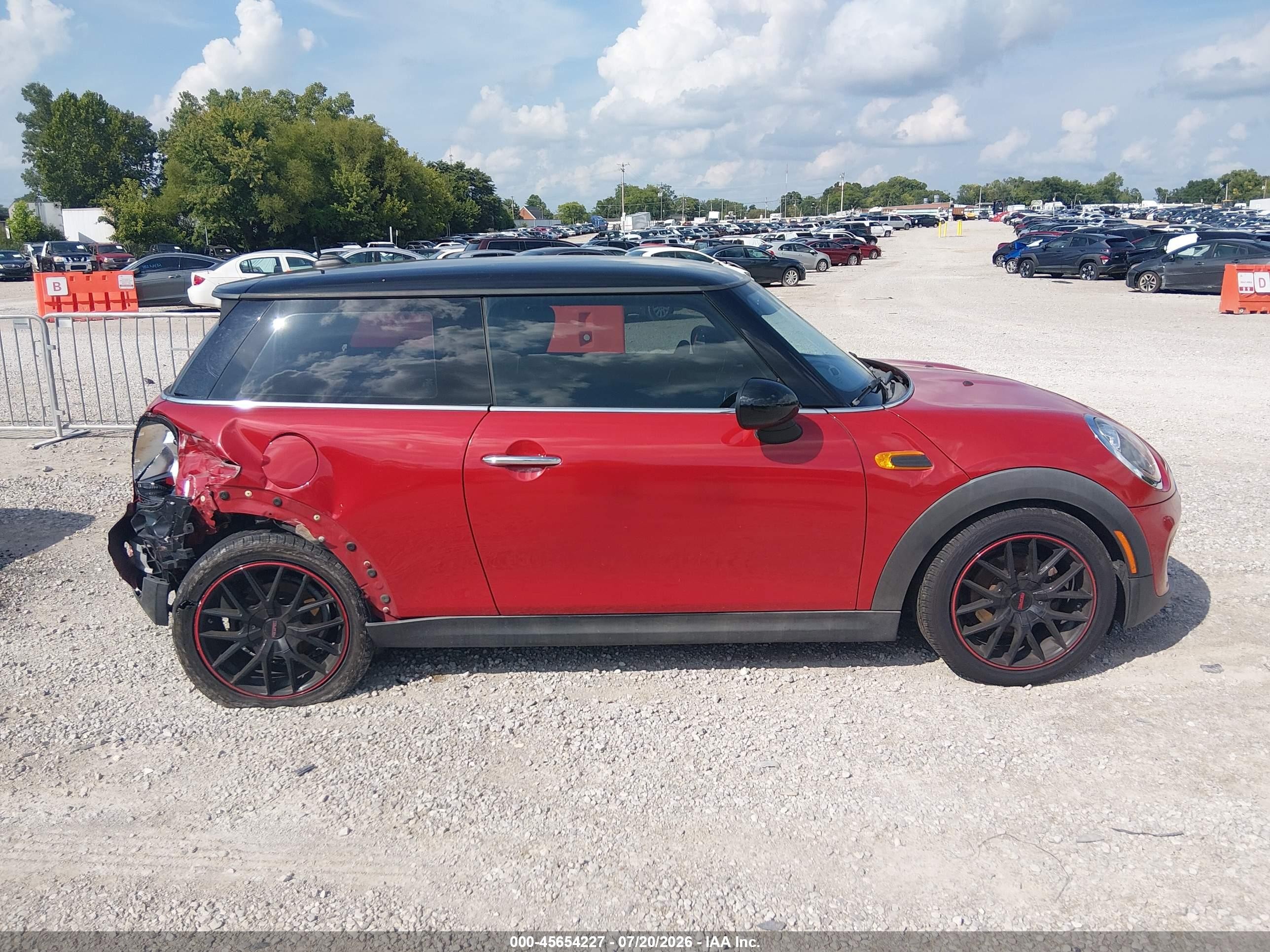 2015 Mini Hardtop Cooper Burgundy vin: WMWXM5C54FT942578