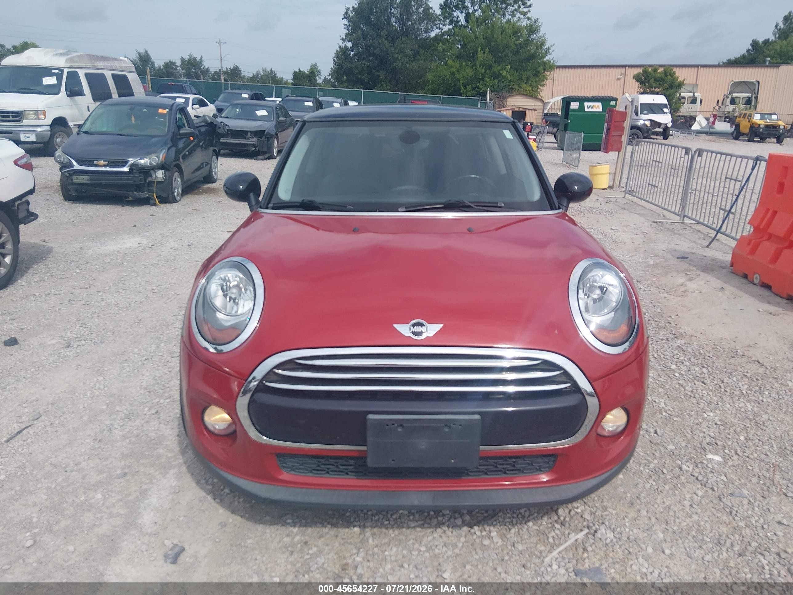 2015 Mini Hardtop Cooper Burgundy vin: WMWXM5C54FT942578