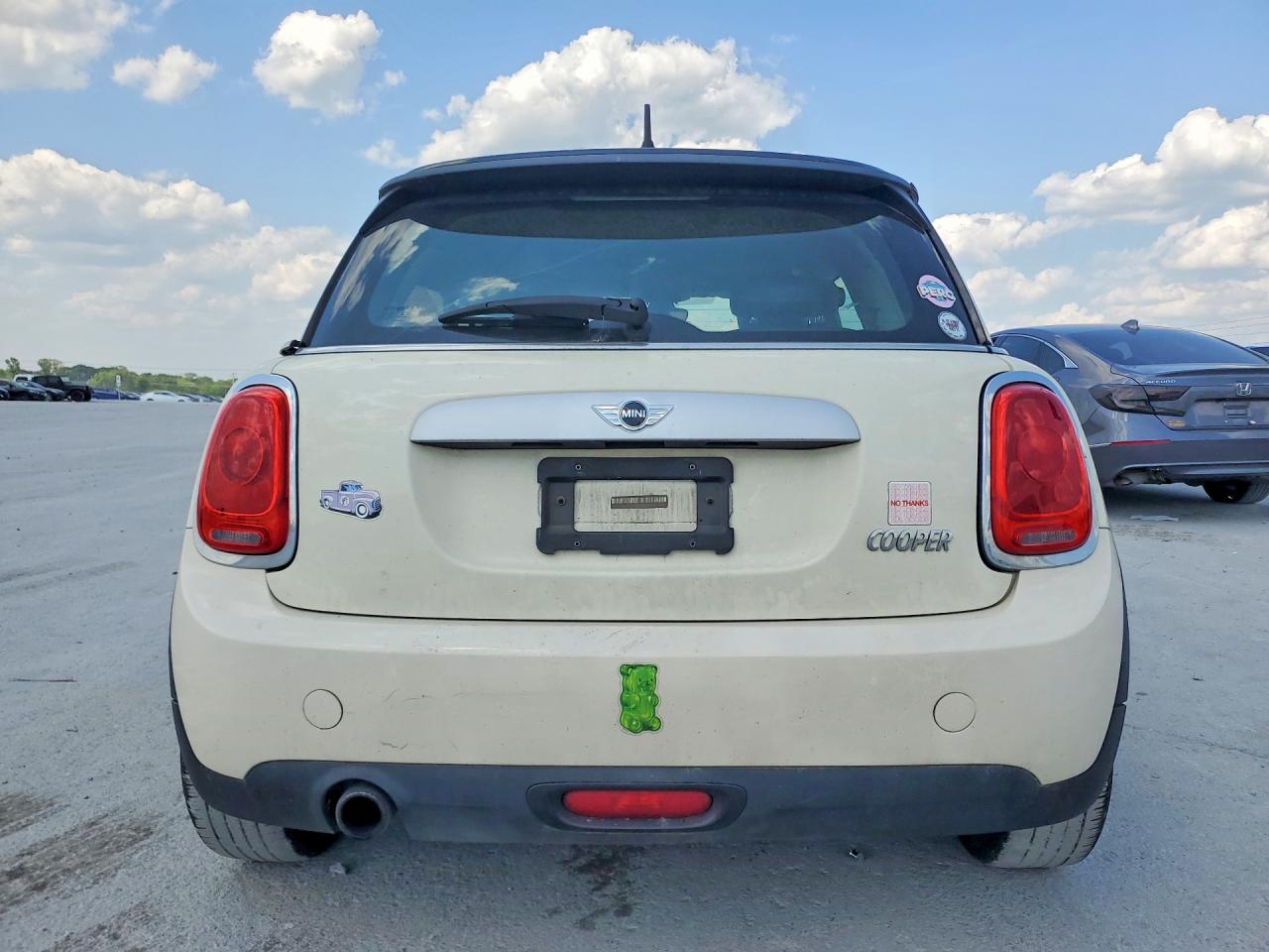 2015 Mini Cooper Cream vin: WMWXM5C54FT942824