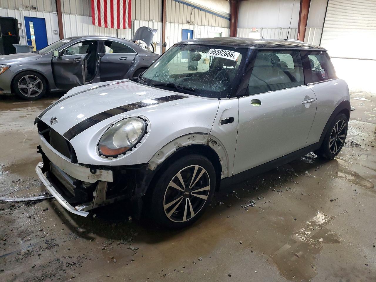 2014 Mini Cooper Silver vin: WMWXM5C55ET972932
