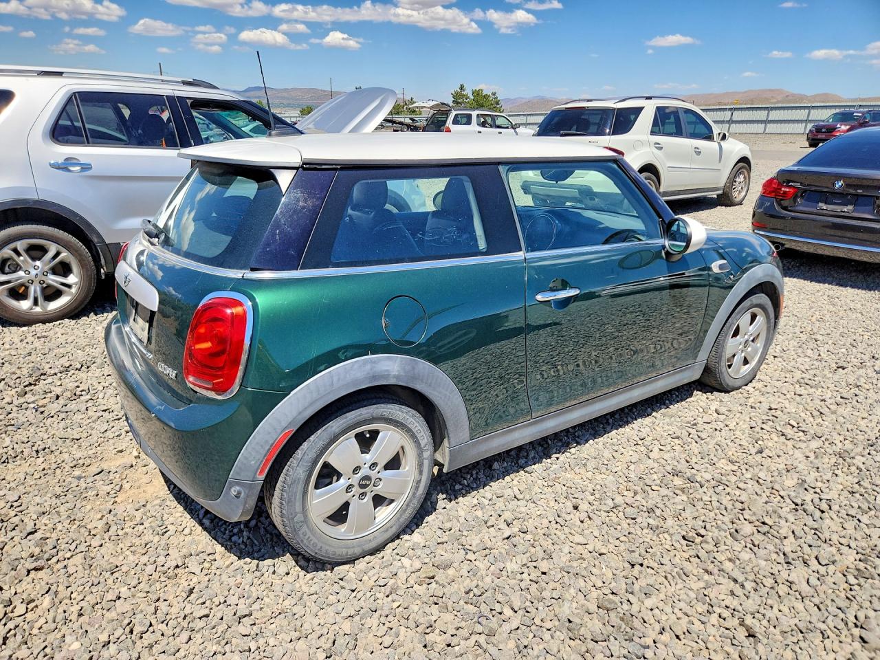 2015 Mini Cooper Green vin: WMWXM5C55F3A04673