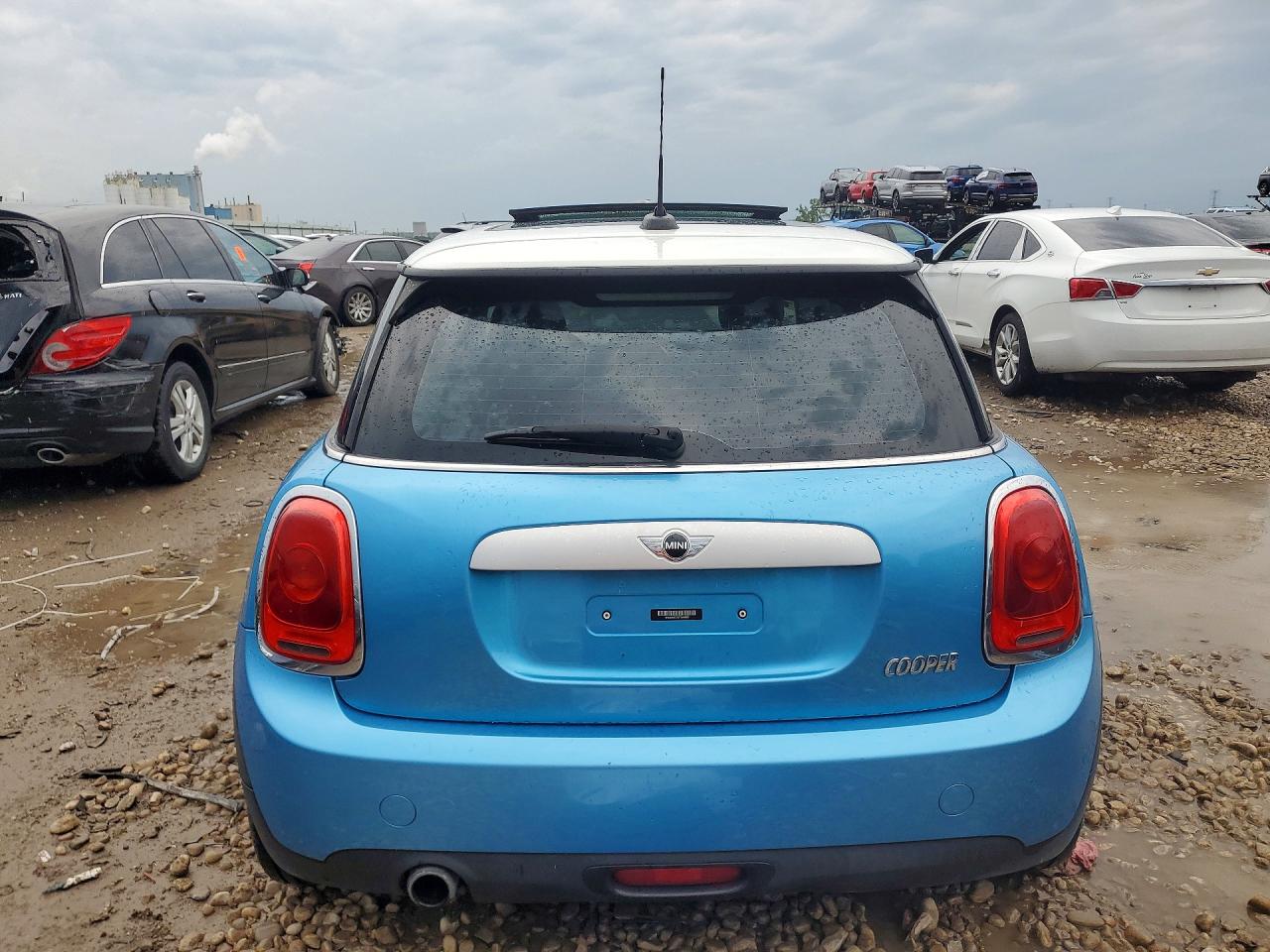2015 Mini Cooper Blue vin: WMWXM5C55F3A56692