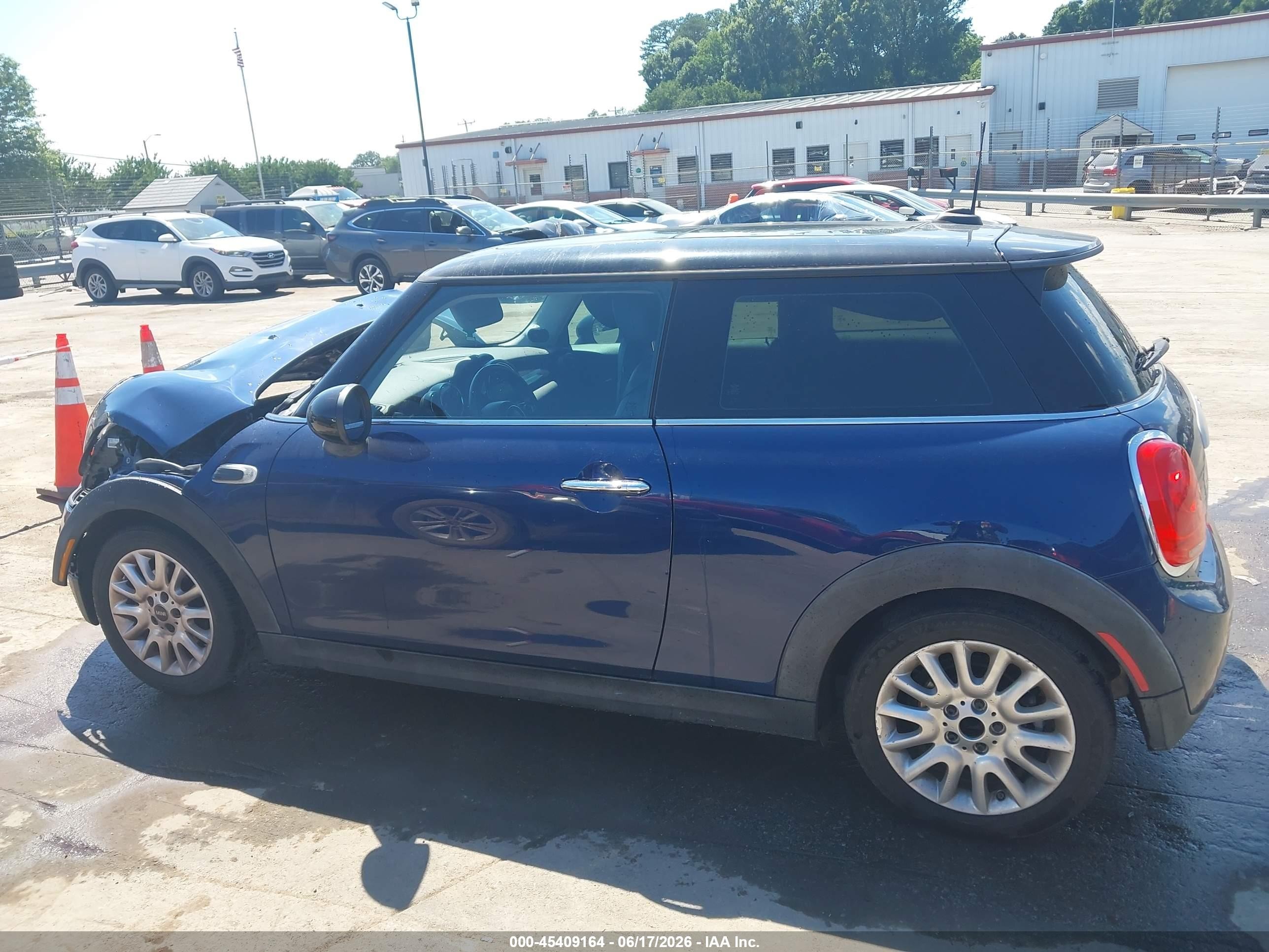 2015 Mini Hardtop Cooper Blue vin: WMWXM5C55FT939513