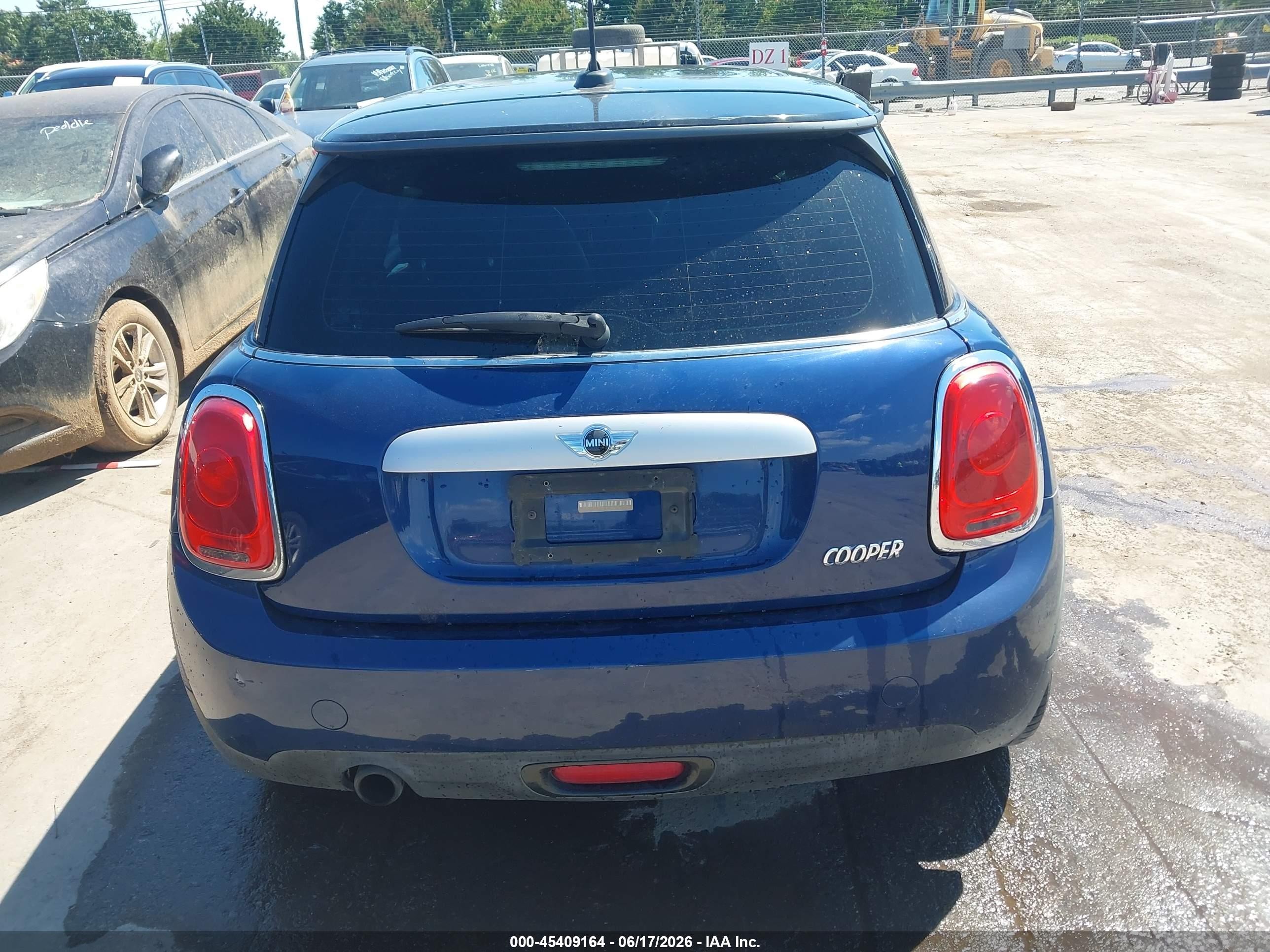 2015 Mini Hardtop Cooper Blue vin: WMWXM5C55FT939513