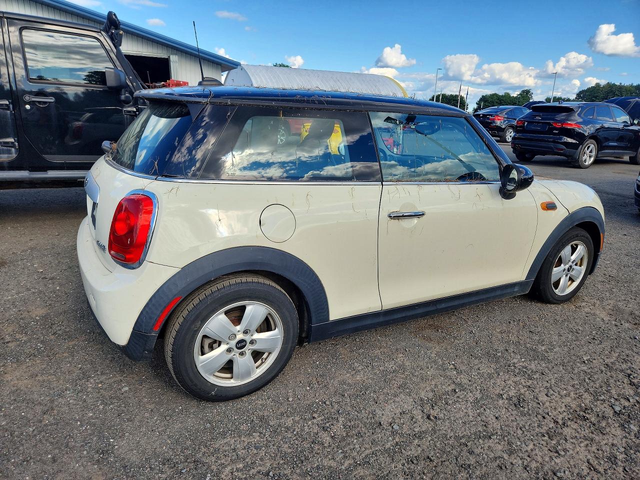2015 Mini Cooper White vin: WMWXM5C55FT973788