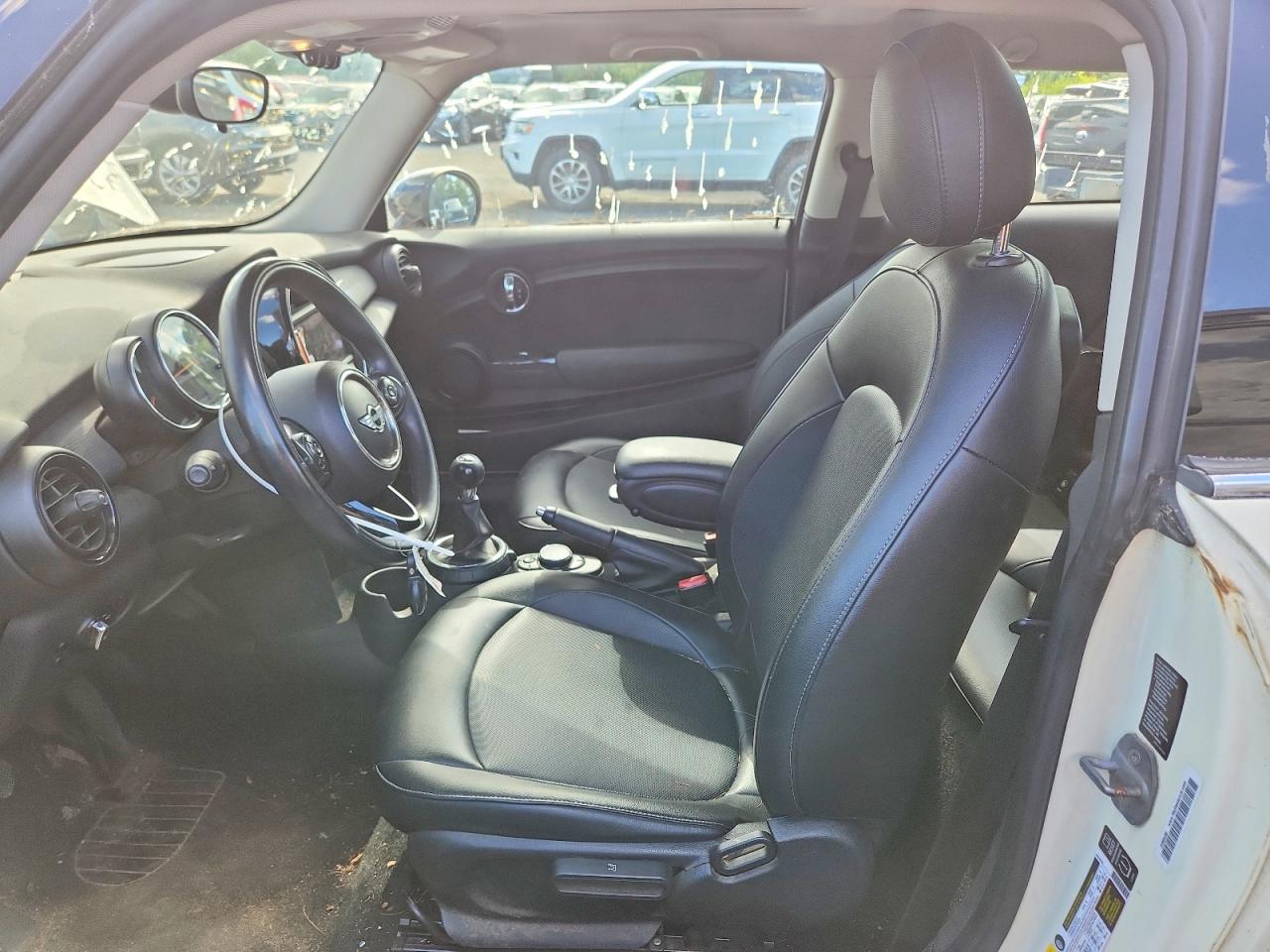 2015 Mini Cooper White vin: WMWXM5C55FT973788