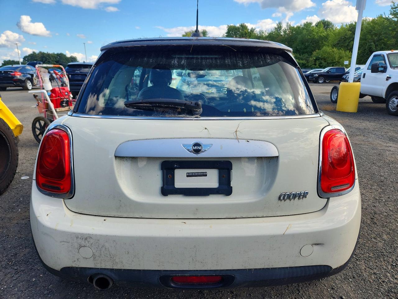 2015 Mini Cooper White vin: WMWXM5C55FT973788