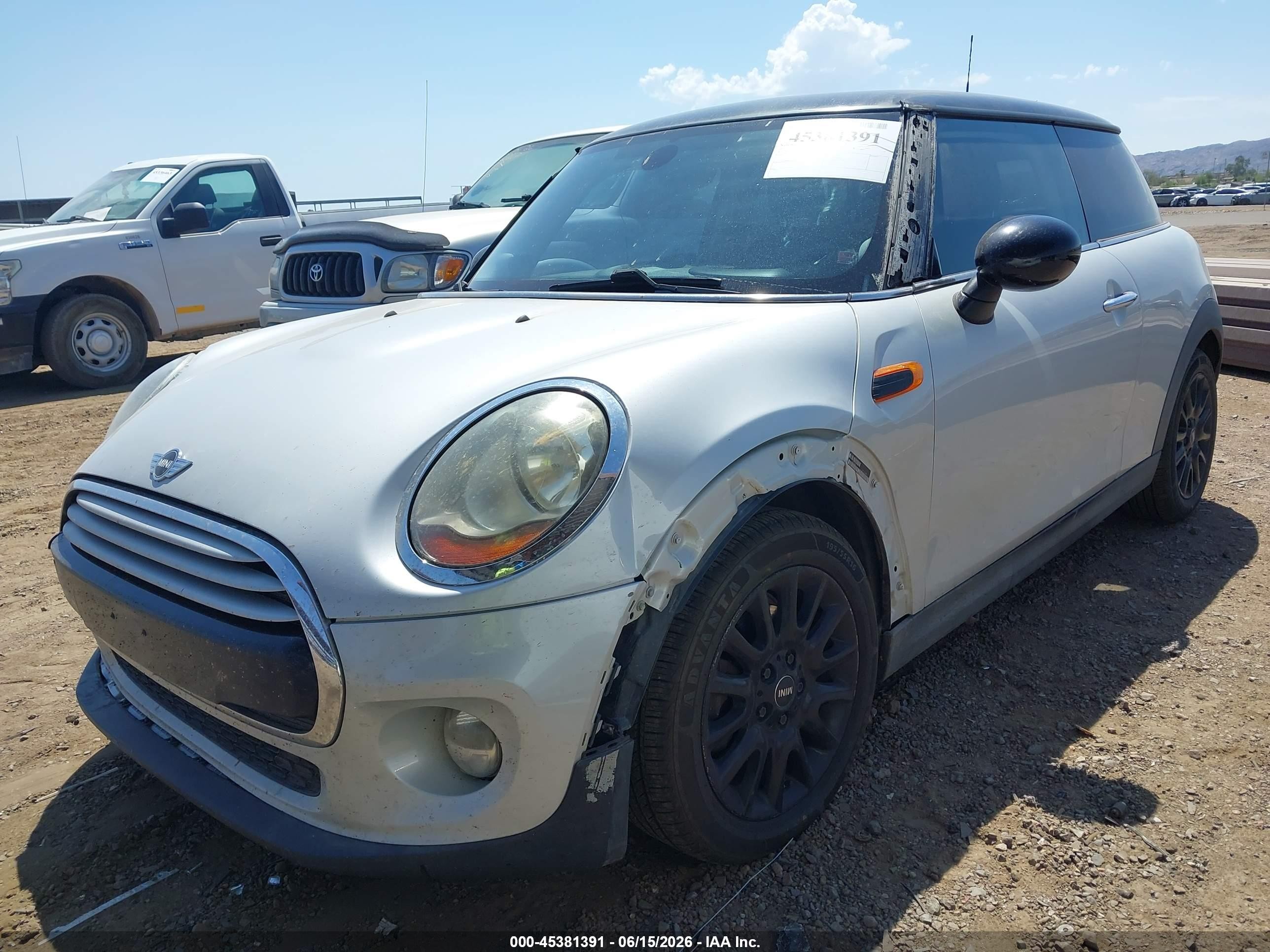 2014 Mini Hardtop Cooper Silver vin: WMWXM5C56ET730635