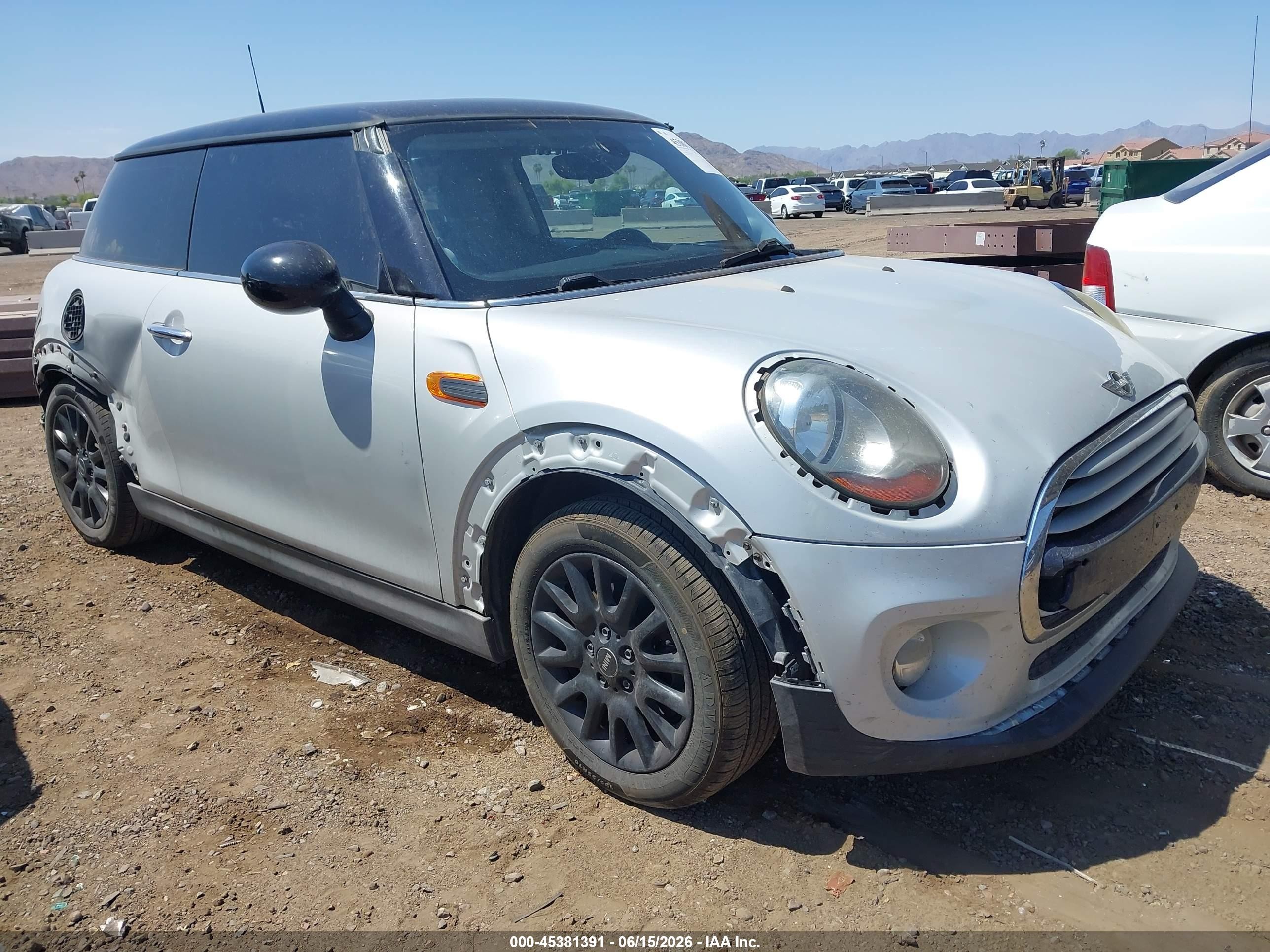 2014 Mini Hardtop Cooper Silver vin: WMWXM5C56ET730635