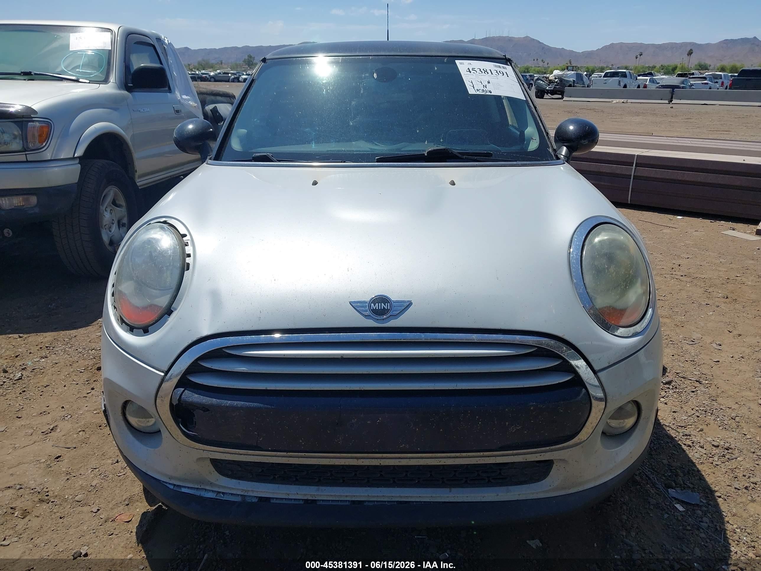 2014 Mini Hardtop Cooper Silver vin: WMWXM5C56ET730635