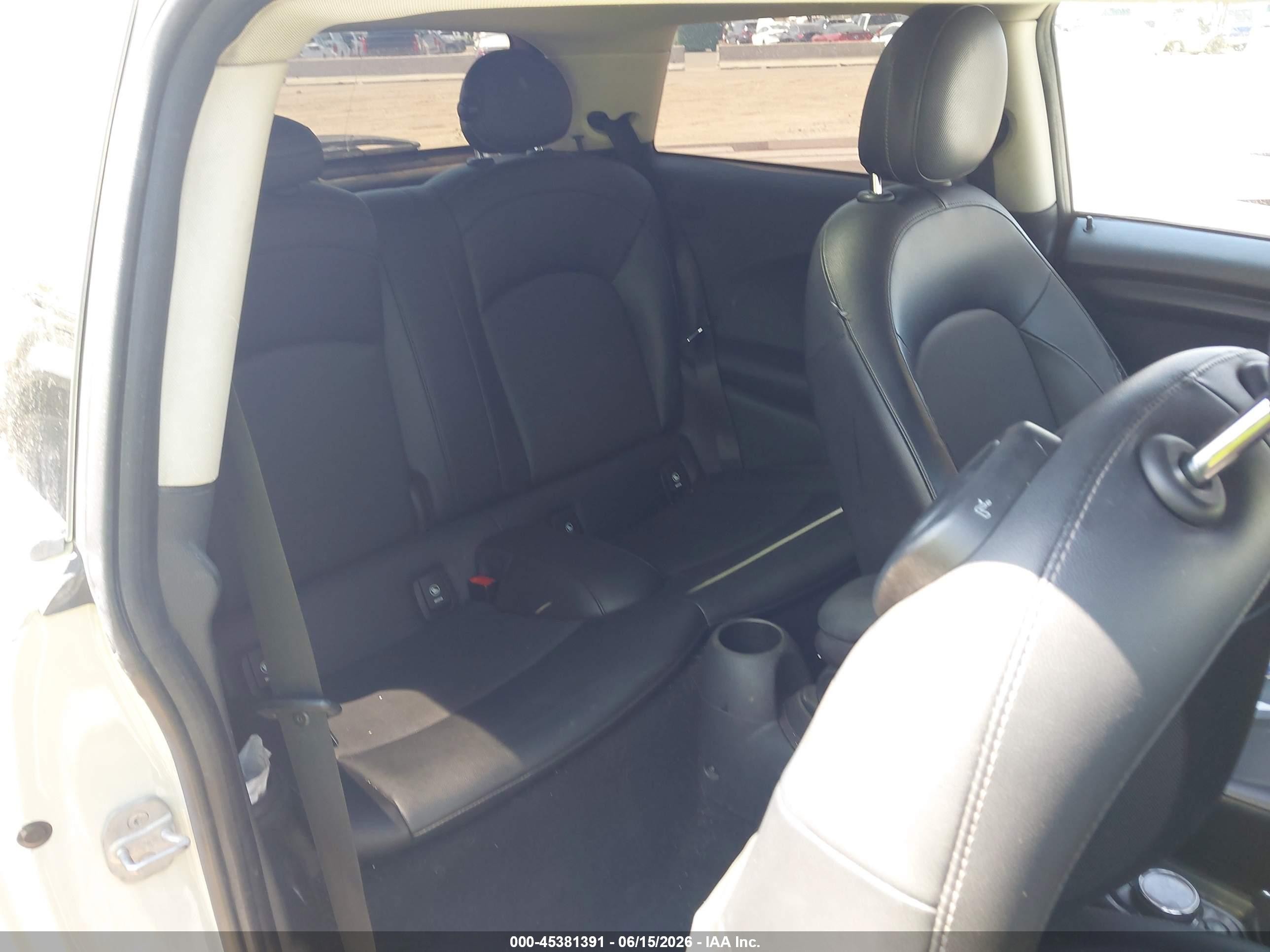2014 Mini Hardtop Cooper Silver vin: WMWXM5C56ET730635