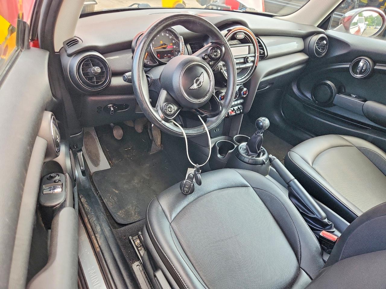 2015 Mini Cooper Red vin: WMWXM5C56FT974108