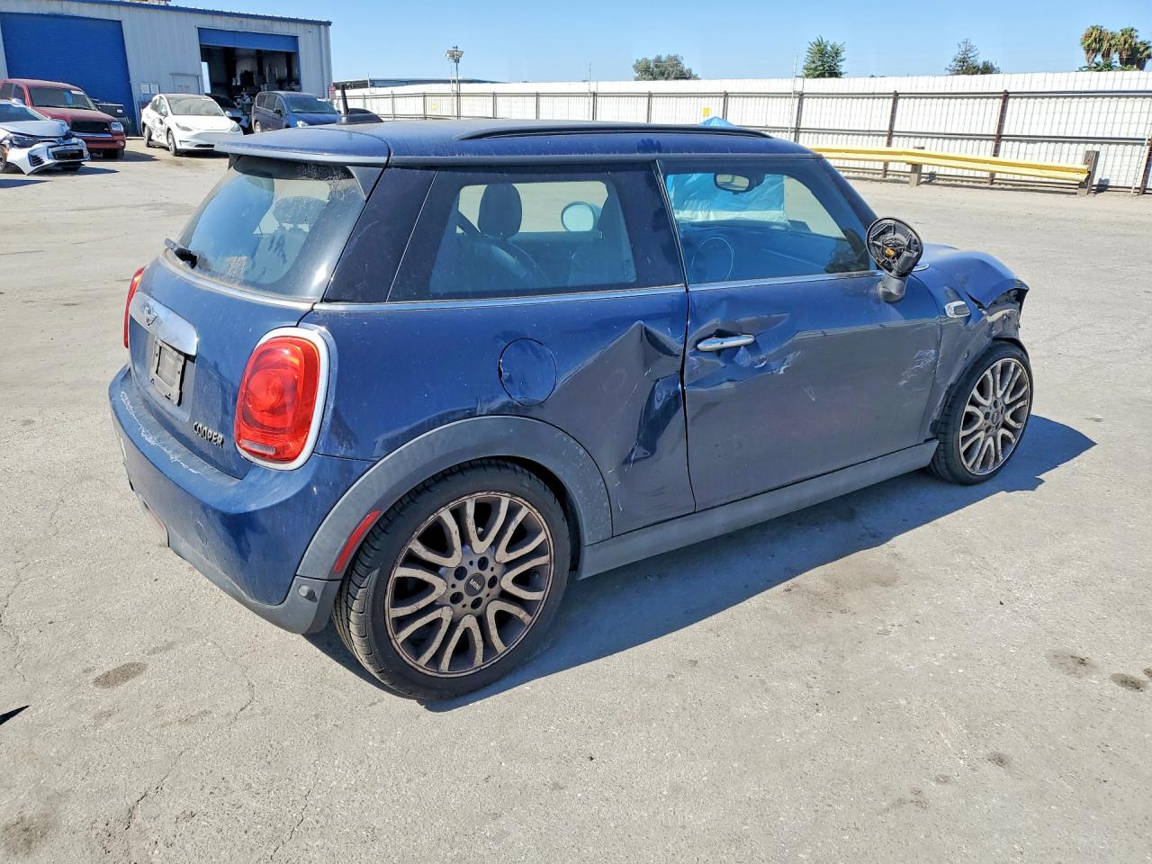 2015 Mini Cooper Blue vin: WMWXM5C56FT974366