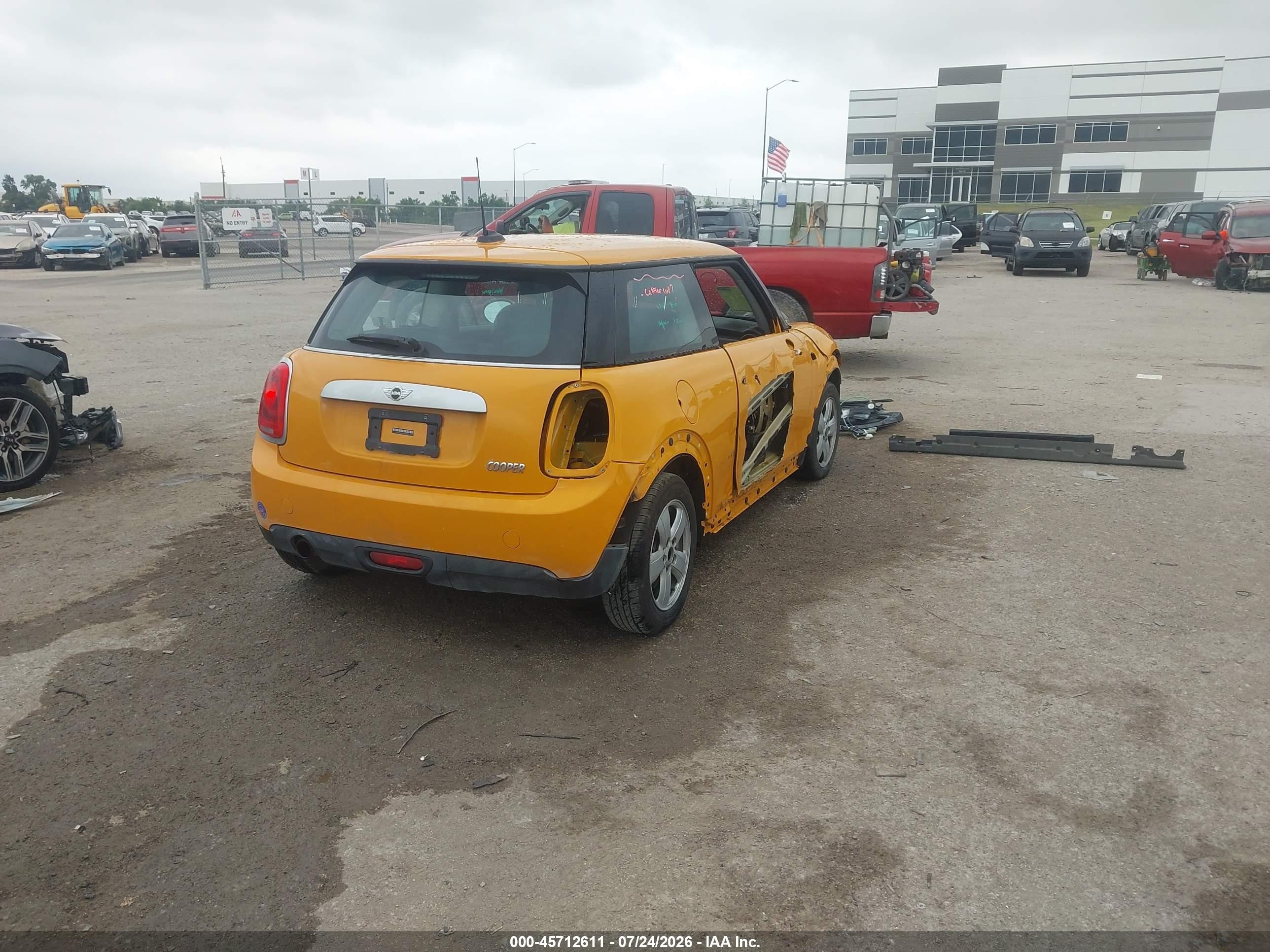 2014 Mini Hardtop Cooper Orange vin: WMWXM5C57ET935137