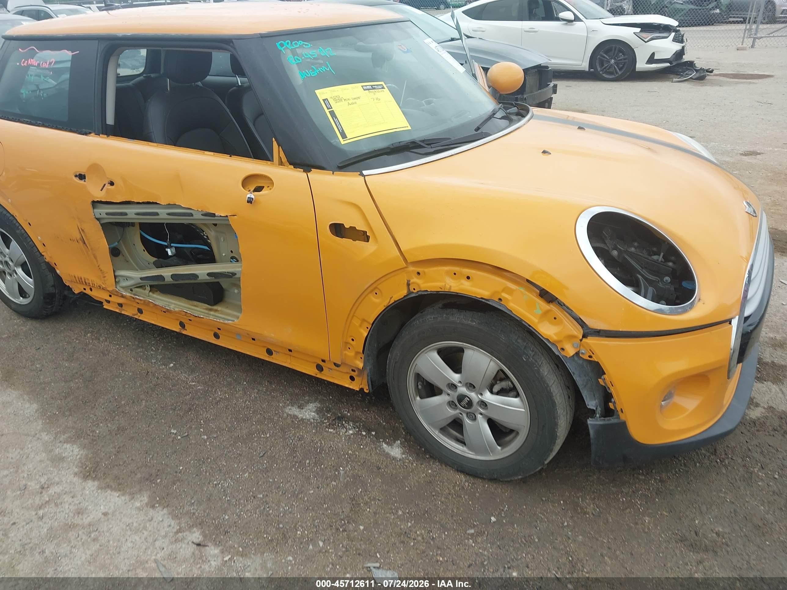 2014 Mini Hardtop Cooper Orange vin: WMWXM5C57ET935137