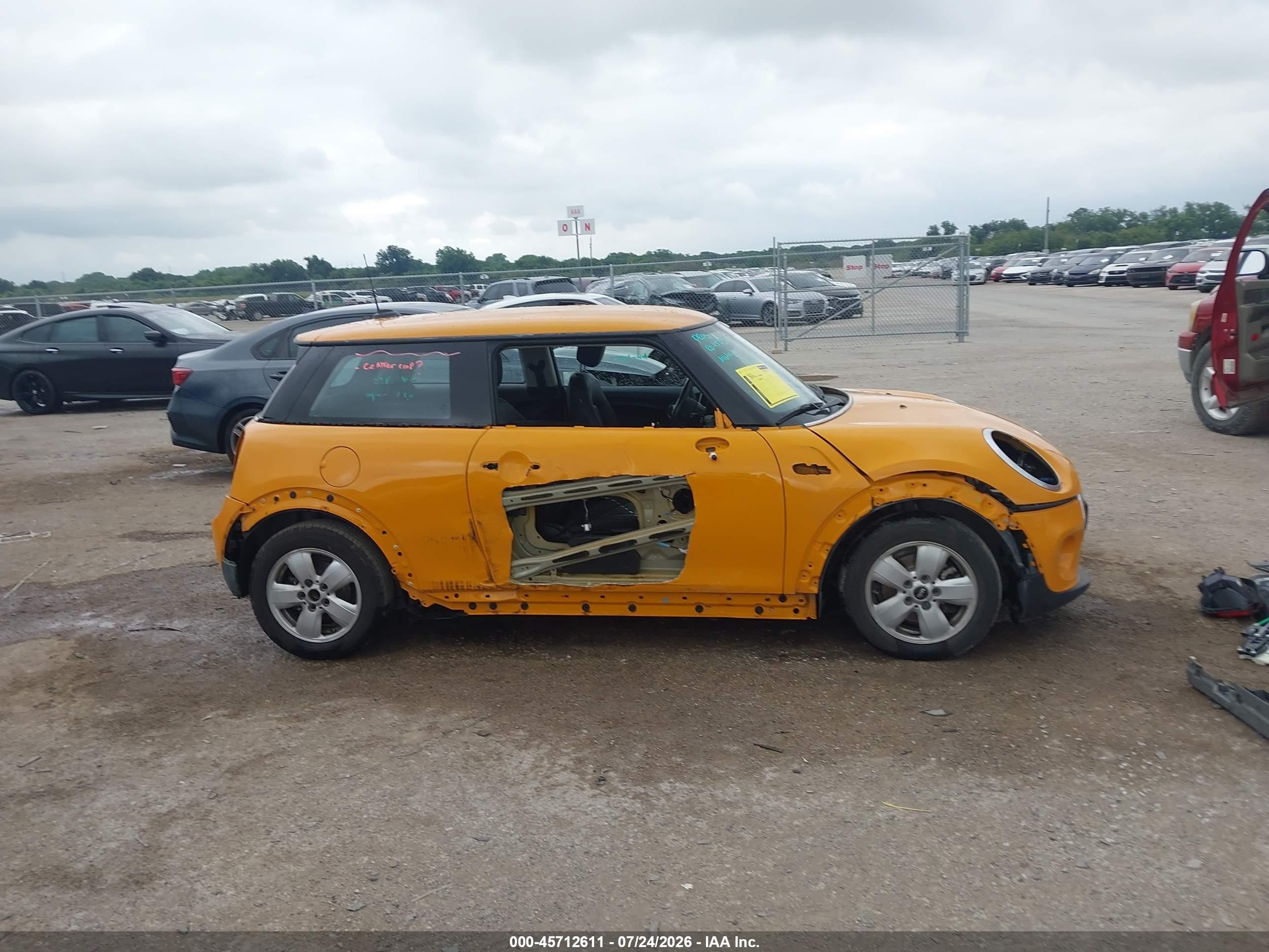 2014 Mini Hardtop Cooper Orange vin: WMWXM5C57ET935137