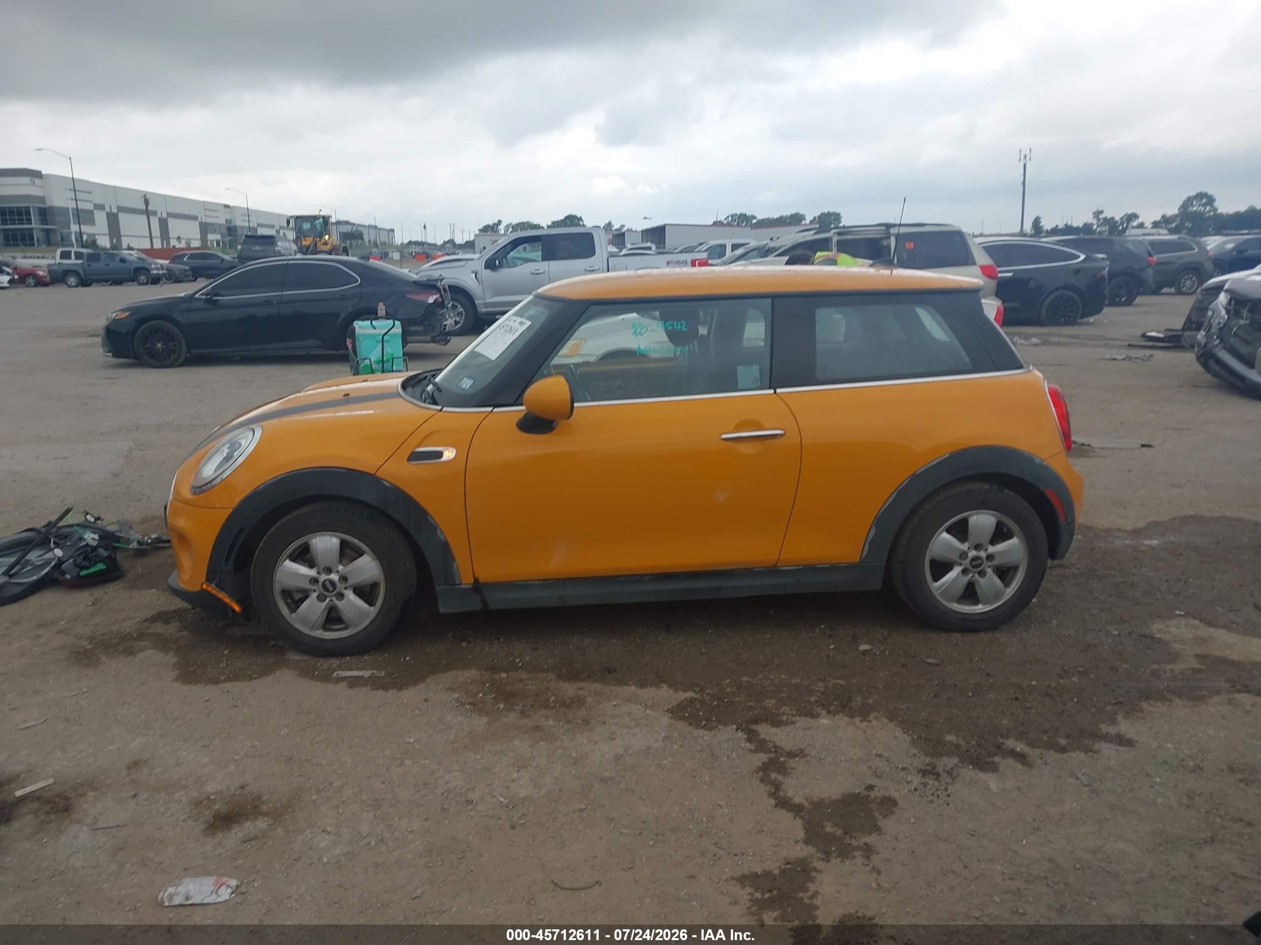 2014 Mini Hardtop Cooper Orange vin: WMWXM5C57ET935137