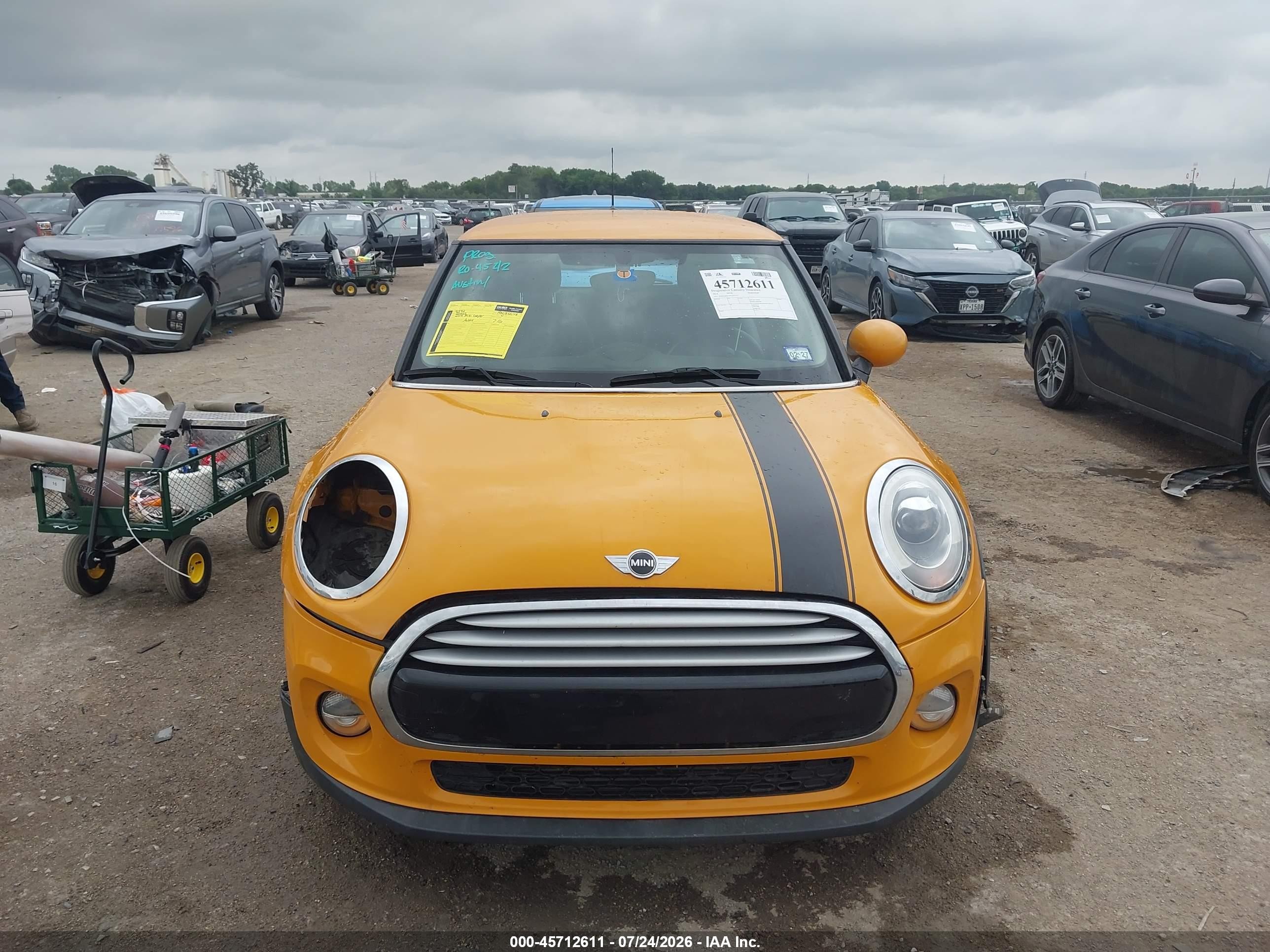 2014 Mini Hardtop Cooper Orange vin: WMWXM5C57ET935137