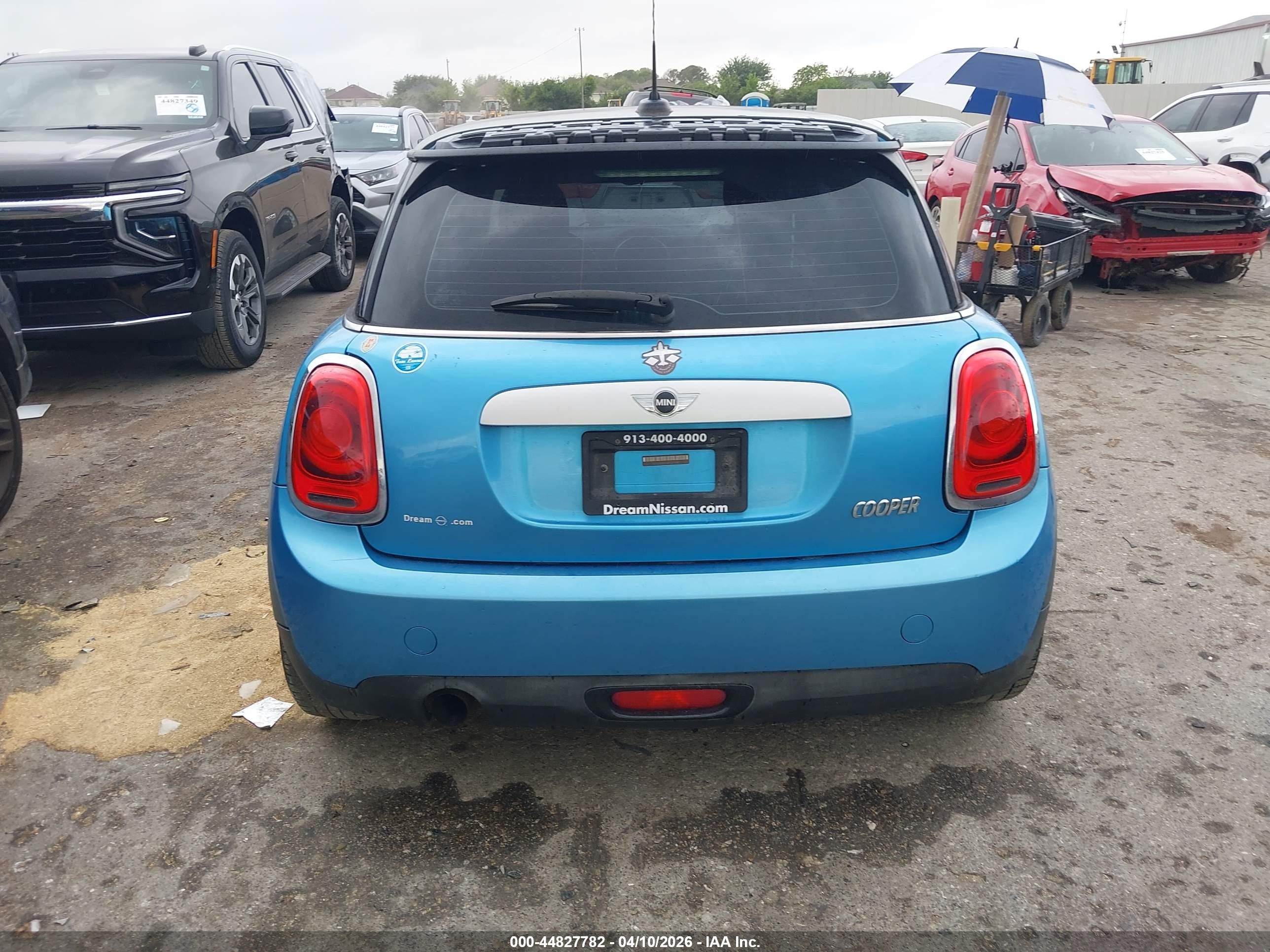 2015 Mini Hardtop Cooper Blue vin: WMWXM5C57FT973985