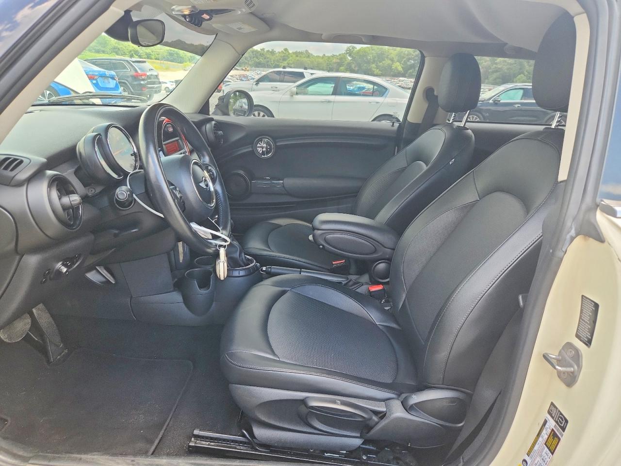 2015 Mini Cooper Cream vin: WMWXM5C58FT937691
